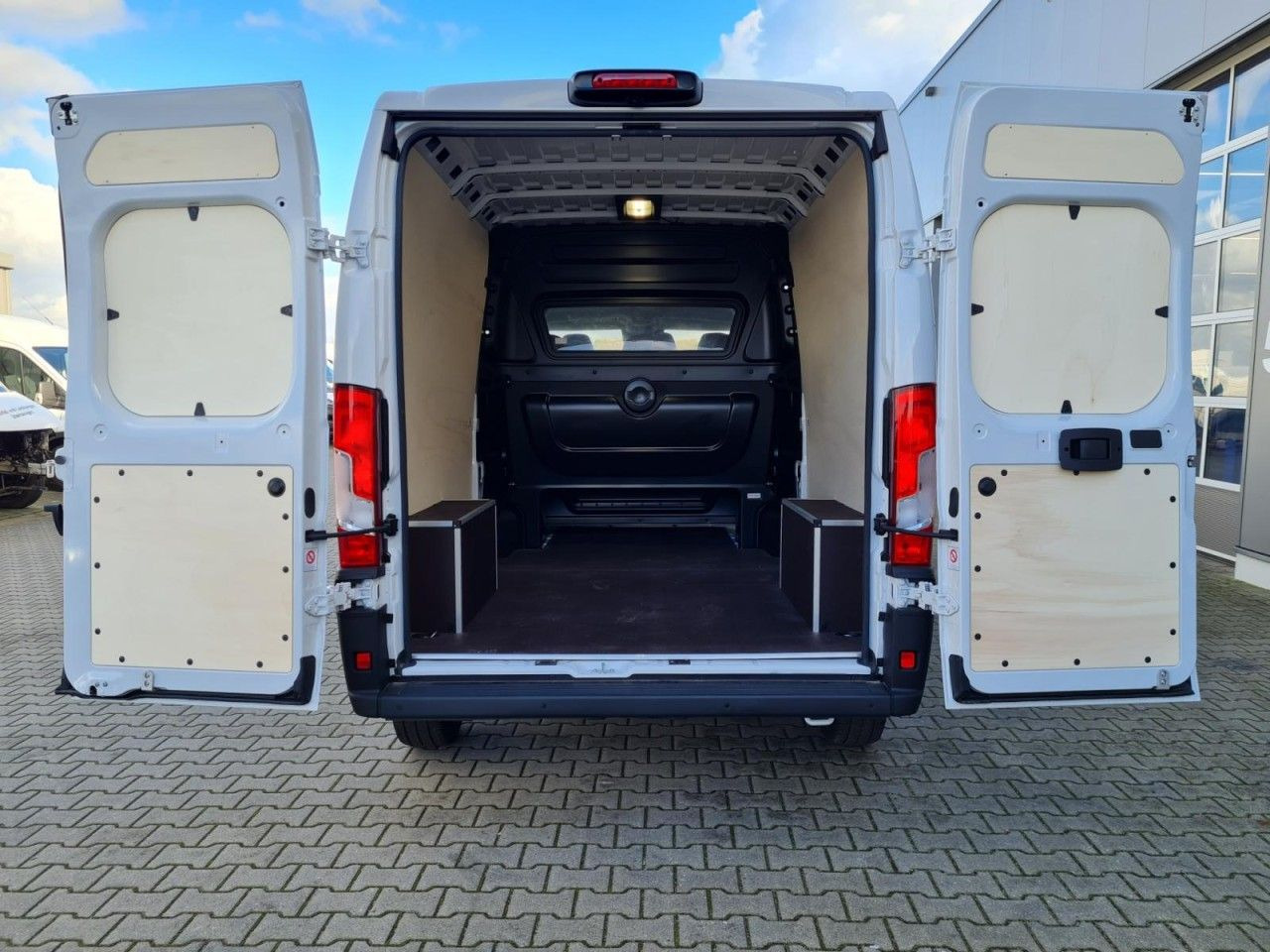 Fiat Ducato 35 Kasten Doka 6-Sitze L3H2 AG KLIMA Navi - Kastenwagen, Transporter mit Doppelkabine: das Bild 5 Fiat Ducato 35 Kasten Doka 6-Sitze L3H2 AG KLIMA Navi - Kastenwagen, Transporter mit Doppelkabine: das Bild 5