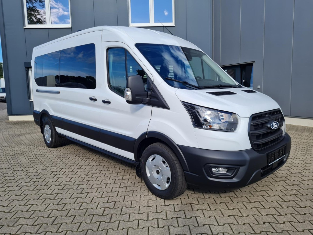Ford Transit 350 Kombi 9 Sitze L3 AG Trend AHK KAMERA - Kleinbus, Personentransporter: das Bild 3 Ford Transit 350 Kombi 9 Sitze L3 AG Trend AHK KAMERA - Kleinbus, Personentransporter: das Bild 3