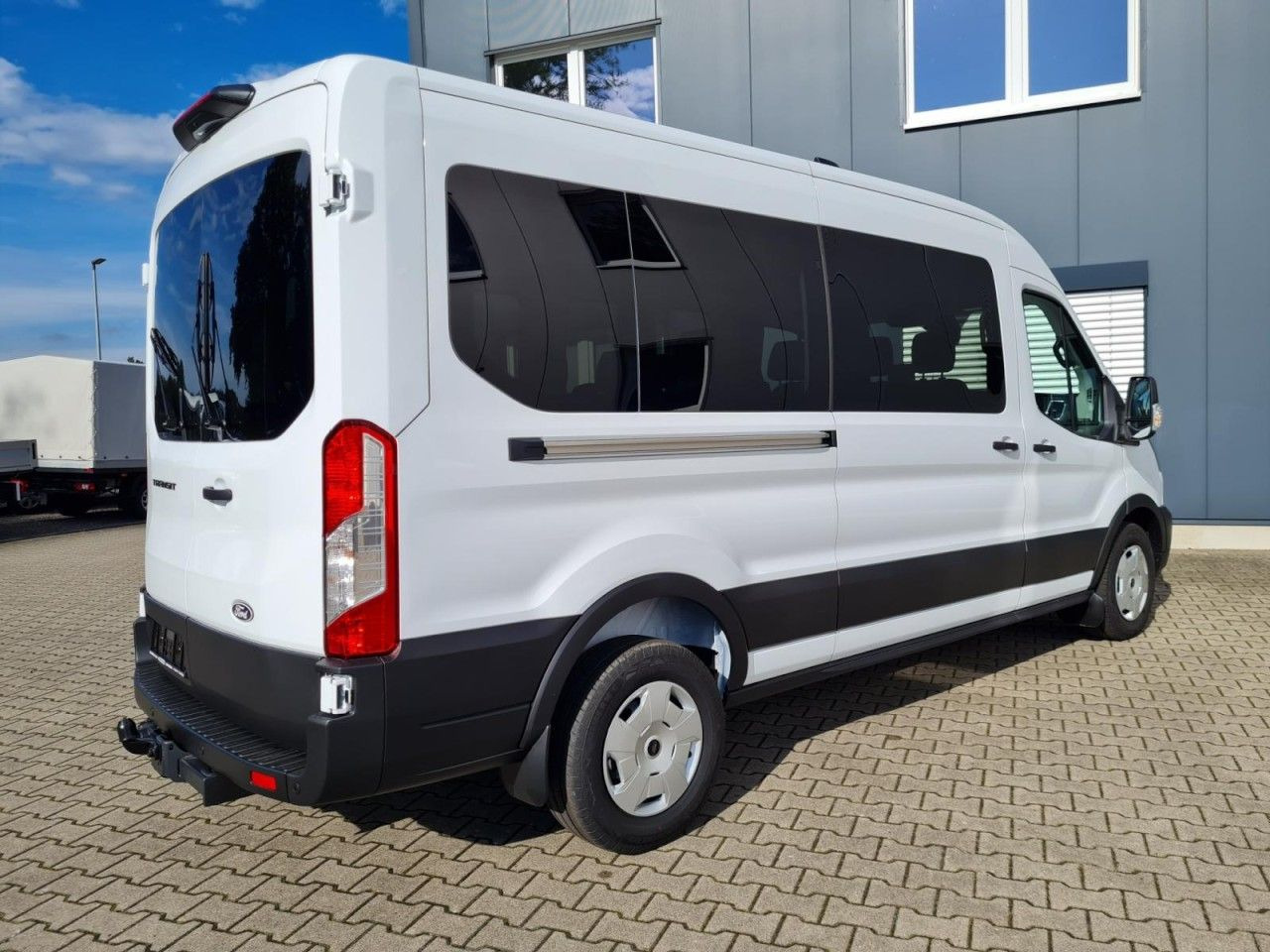 Ford Transit 350 Kombi TDCi L3 Trend 9 Sitzer AUTOMAT - Personentransporter: das Bild 4 Ford Transit 350 Kombi TDCi L3 Trend 9 Sitzer AUTOMAT - Personentransporter: das Bild 4
