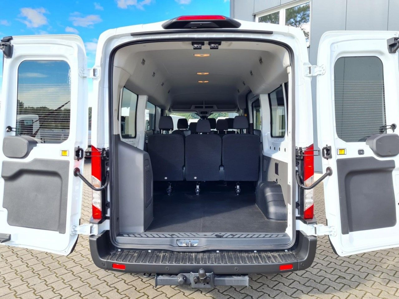 Ford Transit 350 Kombi TDCi L3 Trend 9 Sitzer AUTOMAT - Personentransporter: das Bild 5 Ford Transit 350 Kombi TDCi L3 Trend 9 Sitzer AUTOMAT - Personentransporter: das Bild 5