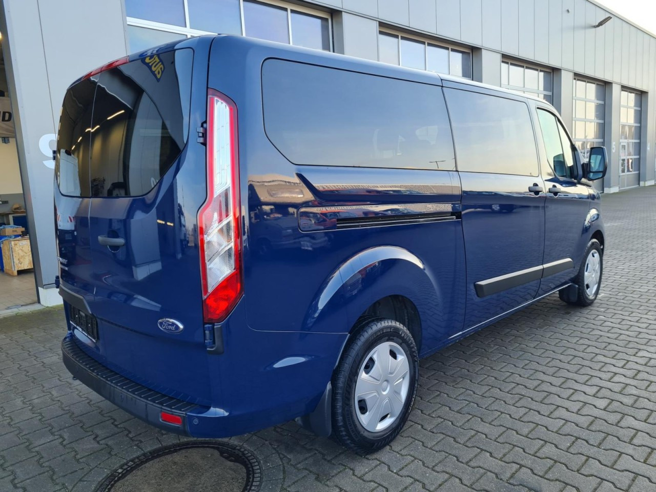 Ford Transit Custom Kombi 320 L2 Trend 9 Sitze PDC - Kleinbus, Personentransporter: das Bild 4 Ford Transit Custom Kombi 320 L2 Trend 9 Sitze PDC - Kleinbus, Personentransporter: das Bild 4
