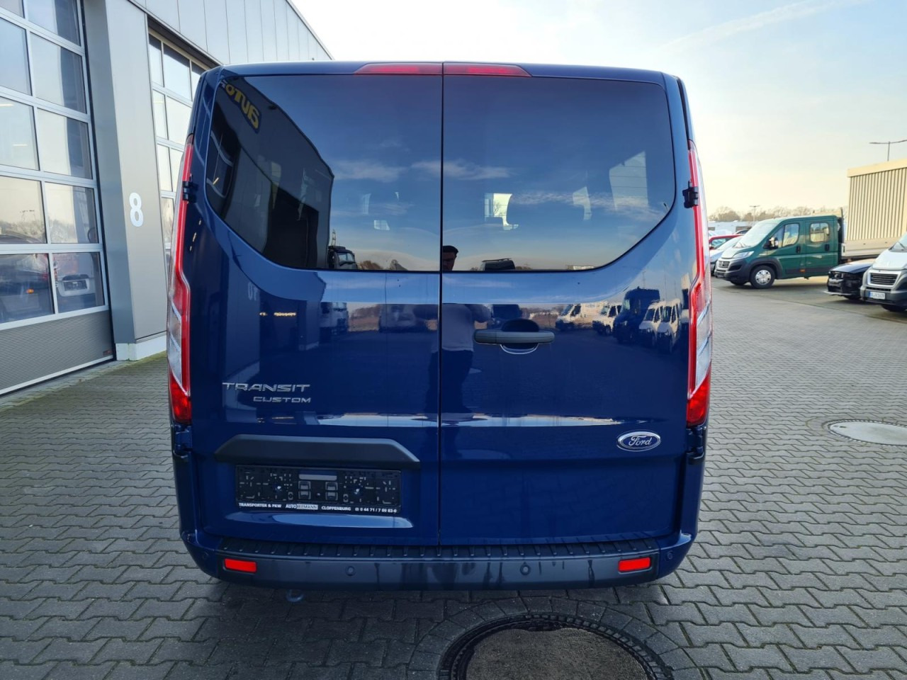 Ford Transit Custom Kombi 320 L2 Trend 9 Sitze PDC - Kleinbus, Personentransporter: das Bild 5 Ford Transit Custom Kombi 320 L2 Trend 9 Sitze PDC - Kleinbus, Personentransporter: das Bild 5