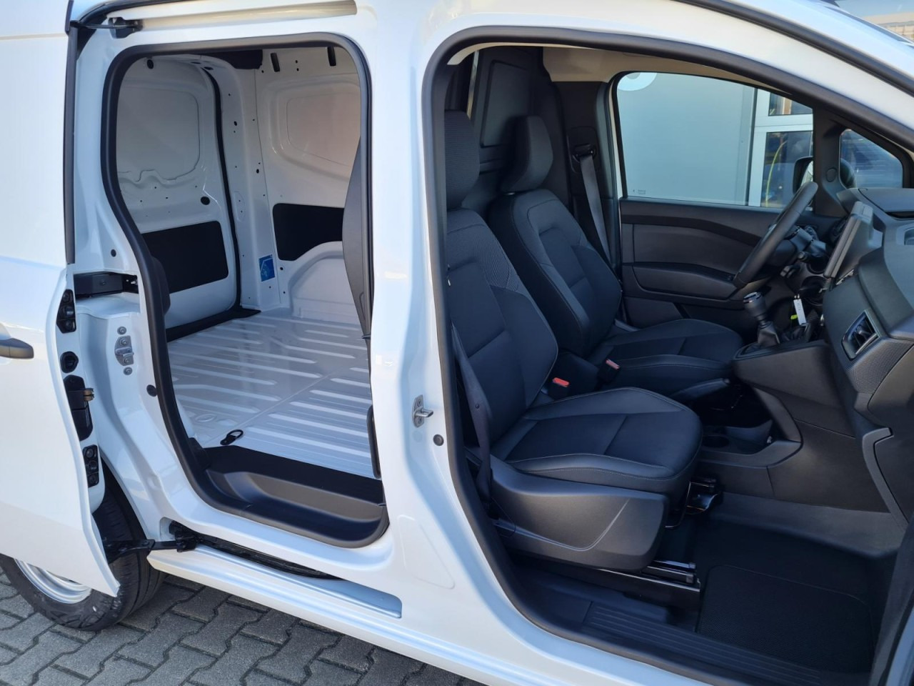 Renault Kangoo Van Kasten L1H1 TCe 1.3i KLIMA PDC TEMPOMAT - Kleintransporter: das Bild 4 Renault Kangoo Van Kasten L1H1 TCe 1.3i KLIMA PDC TEMPOMAT - Kleintransporter: das Bild 4