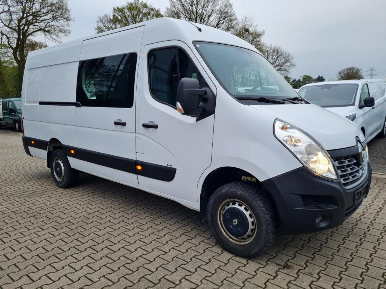Renault Master 35 Kasten LR Doka 6-Sitze 4x4 Allrad AHK - Kastenwagen, Transporter mit Doppelkabine: das Bild 3 Renault Master 35 Kasten LR Doka 6-Sitze 4x4 Allrad AHK - Kastenwagen, Transporter mit Doppelkabine: das Bild 3