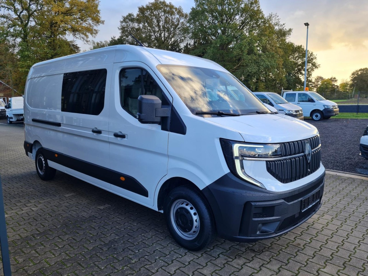Renault Master 35 Kasten dCi Doka L3H2 KLIMA TEMPOMAT - Kastenwagen, Transporter mit Doppelkabine: das Bild 3 Renault Master 35 Kasten dCi Doka L3H2 KLIMA TEMPOMAT - Kastenwagen, Transporter mit Doppelkabine: das Bild 3