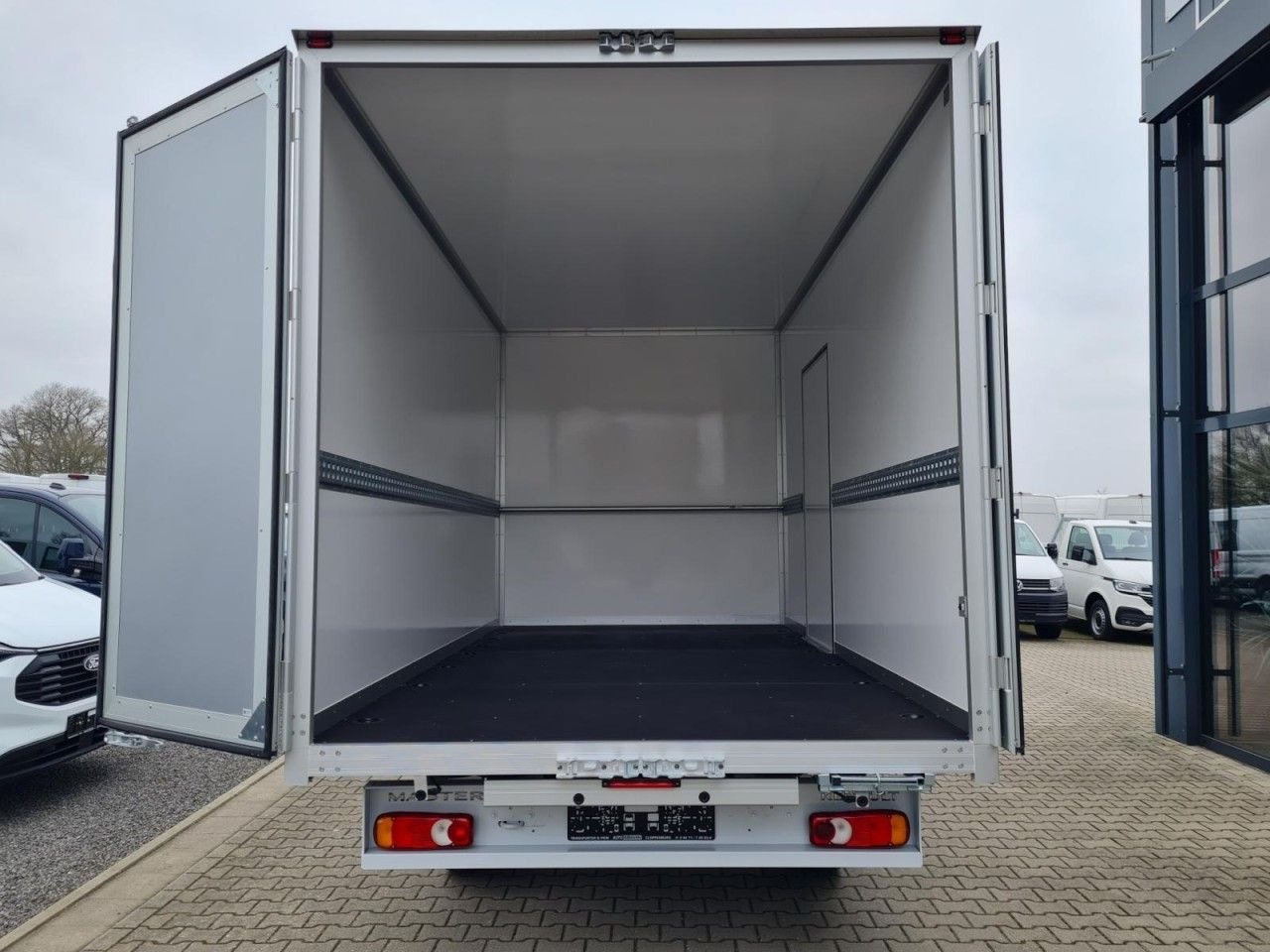 Renault New Master 35 Möbel Koffer KLIMA LUFTFEDER TEMPO - Koffer Transporter: das Bild 5 Renault New Master 35 Möbel Koffer KLIMA LUFTFEDER TEMPO - Koffer Transporter: das Bild 5