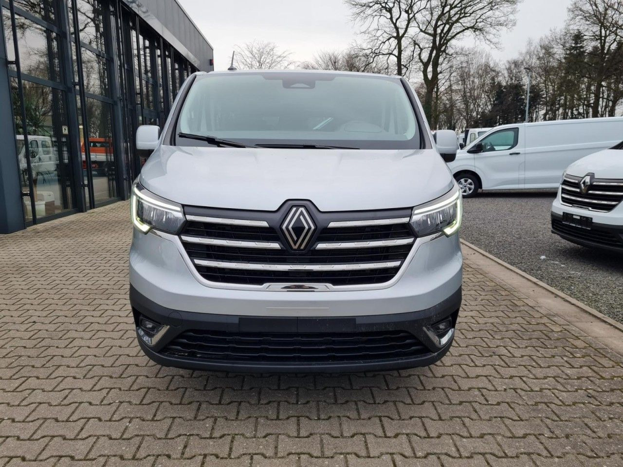 Renault Trafic Kombi 9-Sitze L2 Grand Equilibre KLIMA TE - Kombi: das Bild 2 Renault Trafic Kombi 9-Sitze L2 Grand Equilibre KLIMA TE - Kombi: das Bild 2