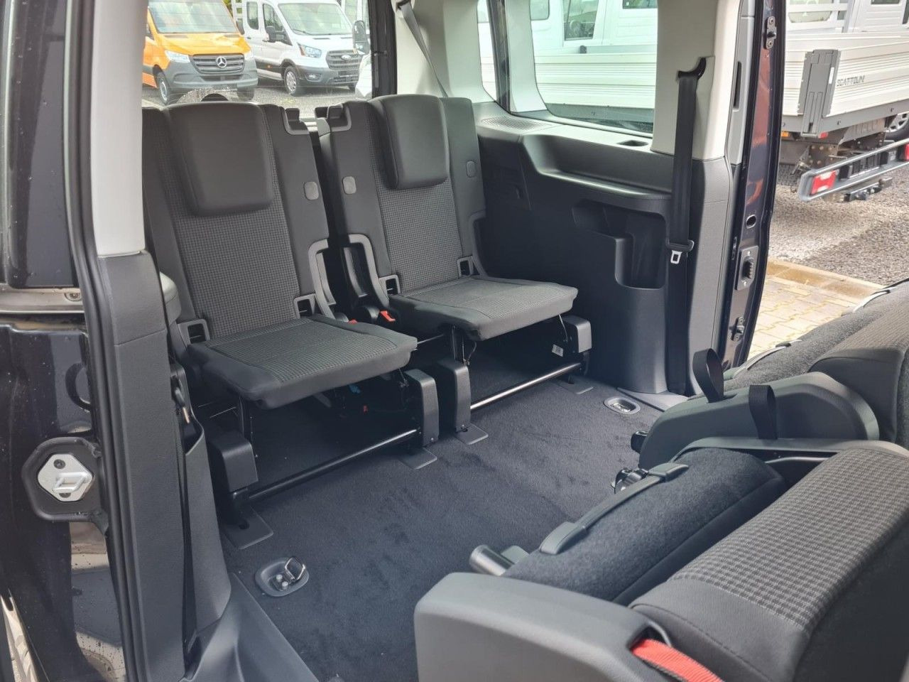 PKW Volkswagen Caddy Maxi Kombi 7-Sitze 1.5 TSI DSG NAVI/APP TE: das Bild 15