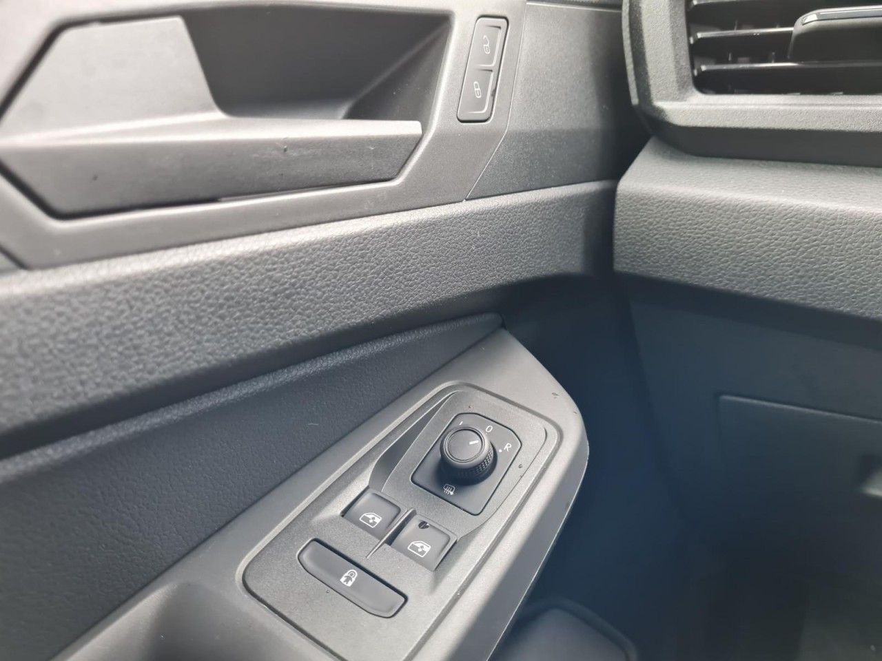 PKW Volkswagen Caddy Maxi Kombi 7-Sitze 1.5 TSI DSG NAVI/APP TE: das Bild 24