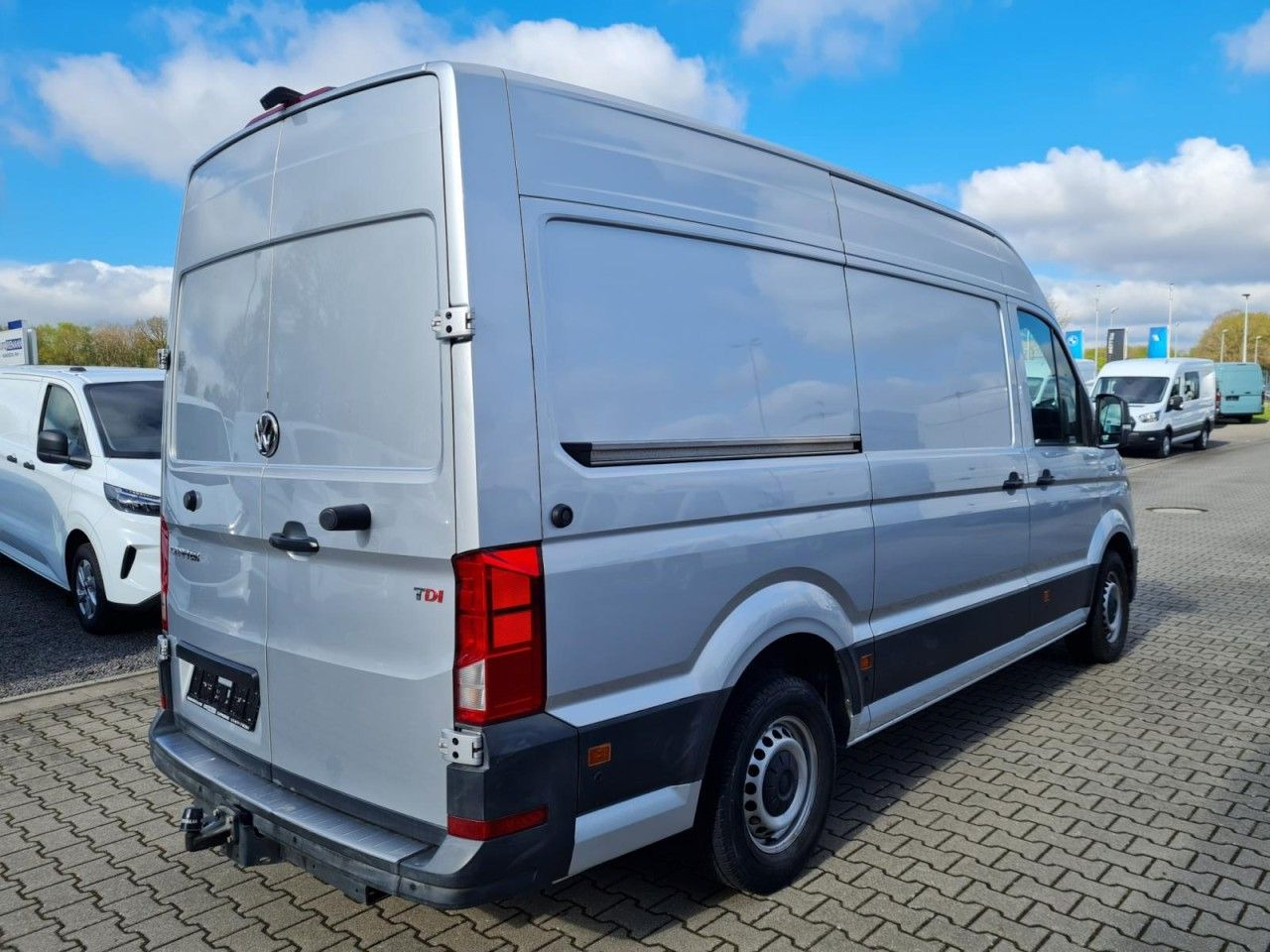 Volkswagen Crafter 35 Kasten TDI MR hoch NAVI KLIMA TEMPOMA - Kastenwagen: das Bild 4 Volkswagen Crafter 35 Kasten TDI MR hoch NAVI KLIMA TEMPOMA - Kastenwagen: das Bild 4
