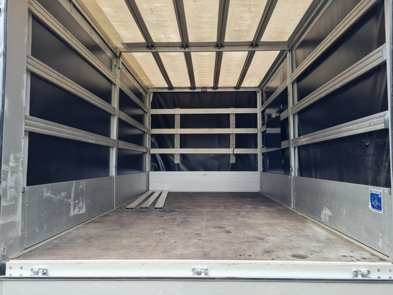 Volkswagen Crafter 35 Pritsche Schlafkabine LED TEMPOMAT - Planen Transporter: das Bild 5 Volkswagen Crafter 35 Pritsche Schlafkabine LED TEMPOMAT - Planen Transporter: das Bild 5