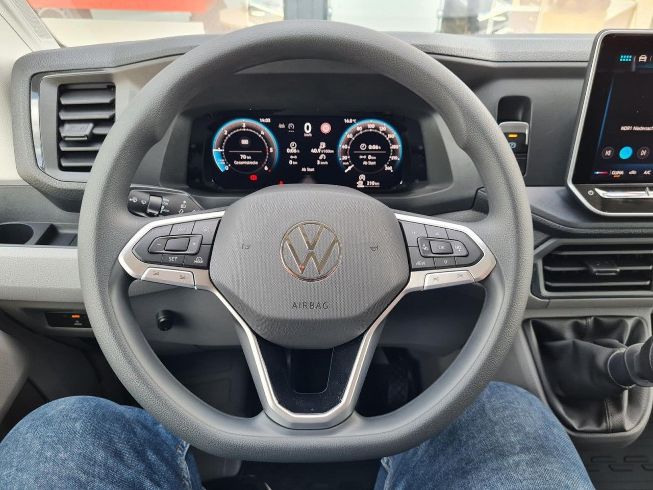 Volkswagen Crafter 35 TDI Pritsche Schiebe Plane LED TEMPOM - Planen Transporter: das Bild 4 Volkswagen Crafter 35 TDI Pritsche Schiebe Plane LED TEMPOM - Planen Transporter: das Bild 4
