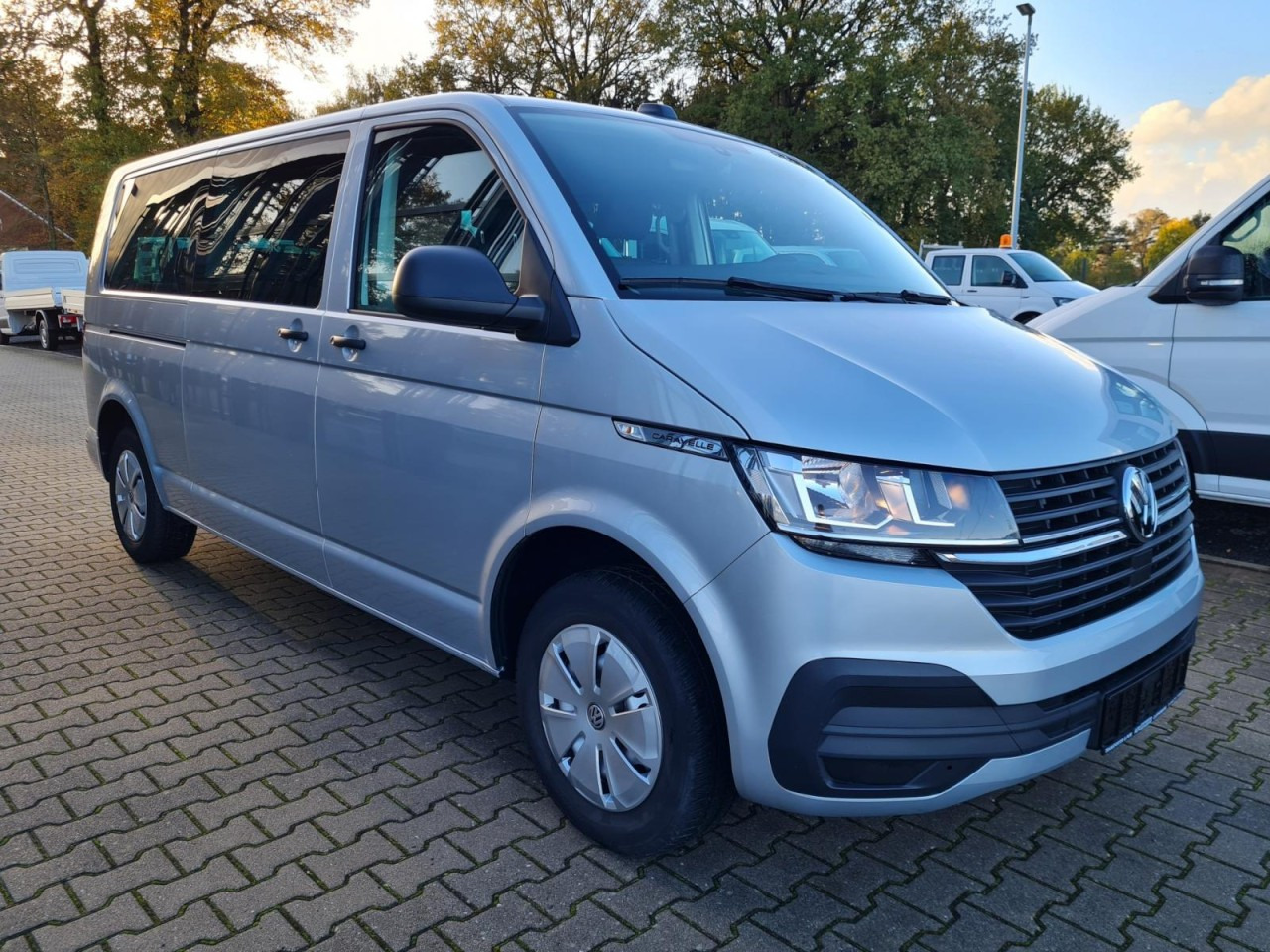 Volkswagen T6.1 Caravelle TDI lang 9 Sitzer 2 Schiebetüren Trendl. - Kleinbus, Personentransporter: das Bild 3 Volkswagen T6.1 Caravelle TDI lang 9 Sitzer 2 Schiebetüren Trendl. - Kleinbus, Personentransporter: das Bild 3
