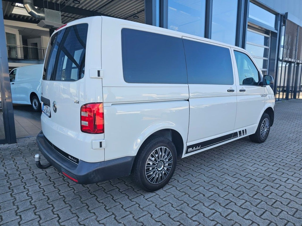 Volkswagen T6 Camper 2.0 TDI AHK KAMERA ZUSATZBATTERIE - Camper Van: das Bild 2 Volkswagen T6 Camper 2.0 TDI AHK KAMERA ZUSATZBATTERIE - Camper Van: das Bild 2
