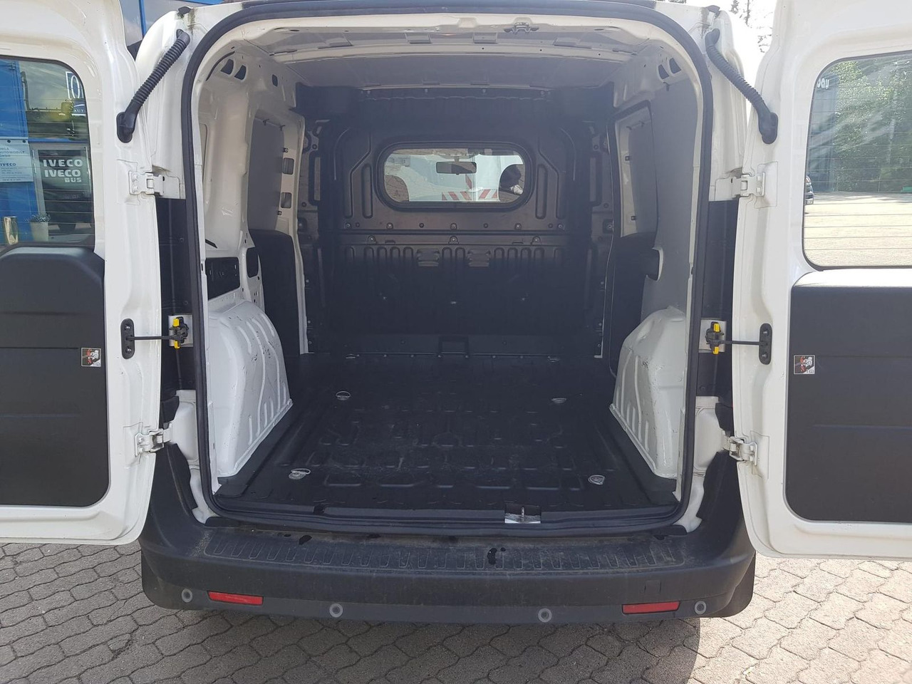 Fiat Doblo Kastenwagen SX 1.3 Klima, Radio mit Nav... - Personentransporter: das Bild 5 Fiat Doblo Kastenwagen SX 1.3 Klima, Radio mit Nav... - Personentransporter: das Bild 5