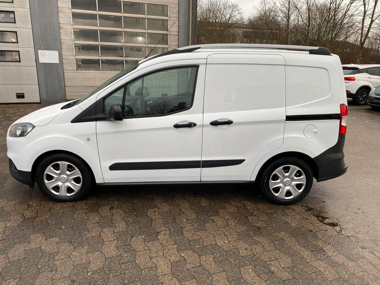 Ford Transit Courier 1.0 Trend Klima,AHK+Rückfahrk... - Personentransporter: das Bild 3 Ford Transit Courier 1.0 Trend Klima,AHK+Rückfahrk... - Personentransporter: das Bild 3