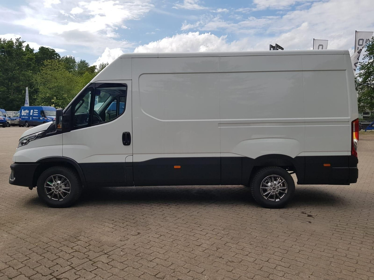 Iveco 35S18HA8V *AHK*RADIO*KAMERA*KLIMA* - Kastenwagen: das Bild 2 Iveco 35S18HA8V *AHK*RADIO*KAMERA*KLIMA* - Kastenwagen: das Bild 2