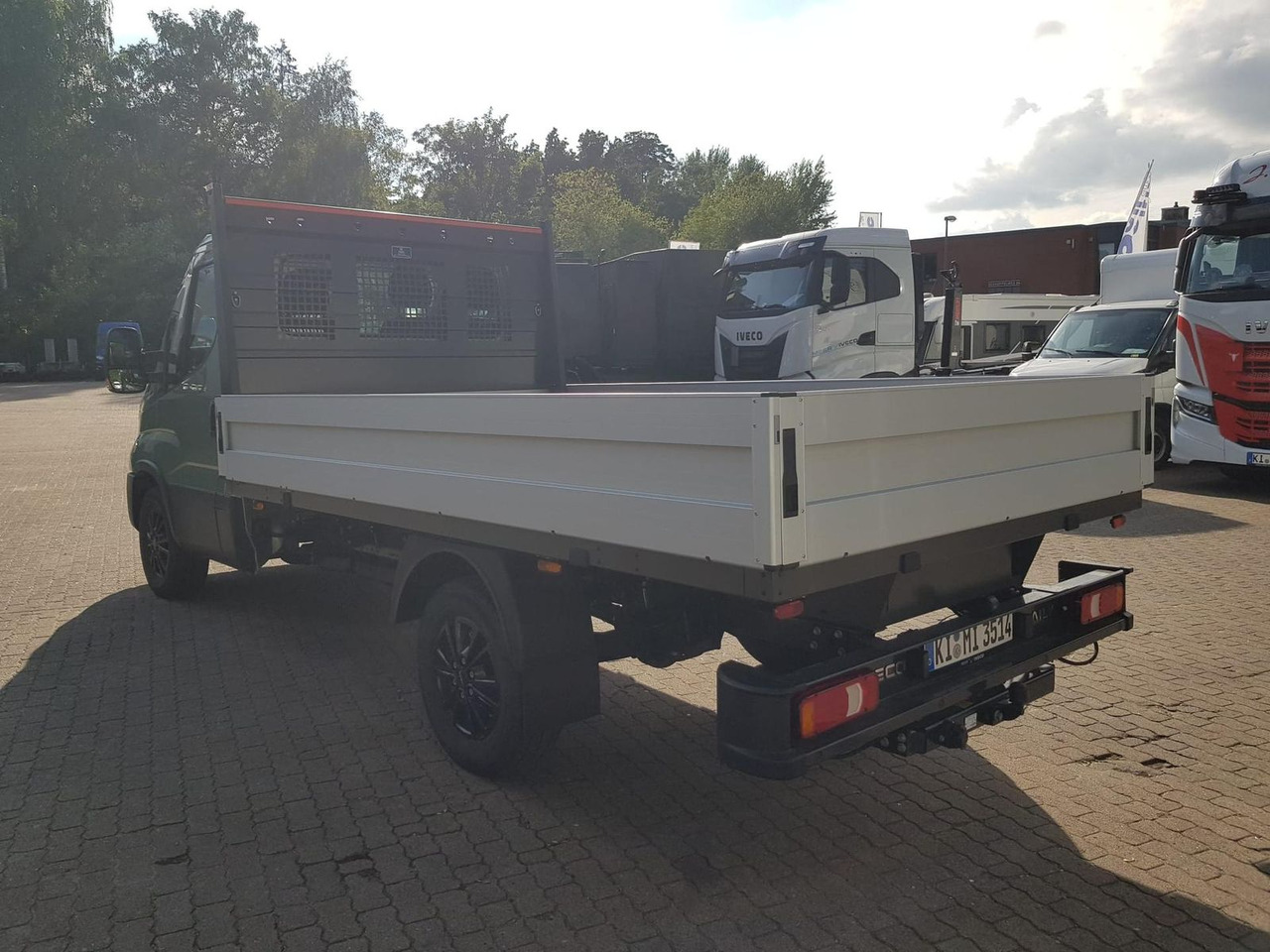 Iveco Daily 35S14HA8 Pritsche AHK 100 kW (136 PS),... - Pritsche Transporter: das Bild 3 Iveco Daily 35S14HA8 Pritsche AHK 100 kW (136 PS),... - Pritsche Transporter: das Bild 3