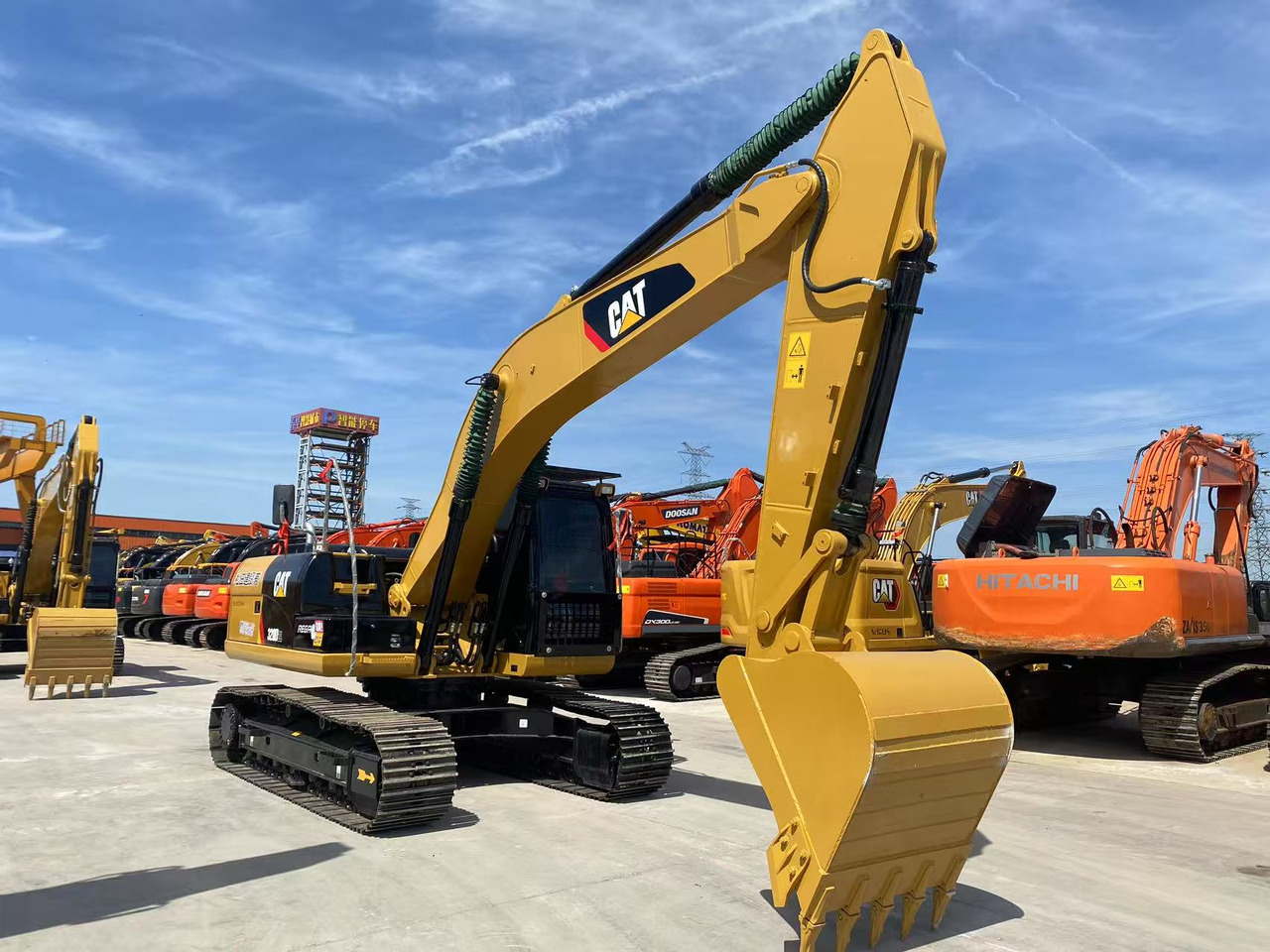 CATERPILLAR 320D2 - Kettenbagger: das Bild 2 CATERPILLAR 320D2 - Kettenbagger: das Bild 2