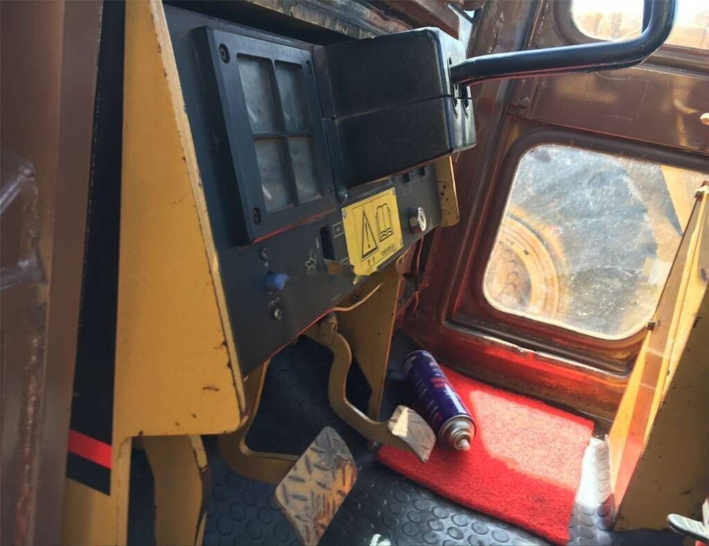 Caterpillar D4C - Bulldozer: das Bild 4 Caterpillar D4C - Bulldozer: das Bild 4