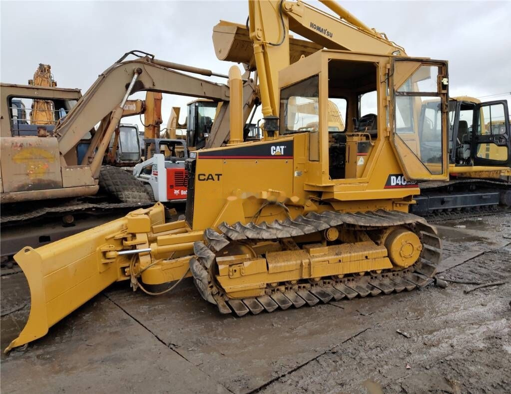 Caterpillar D4C - Bulldozer: das Bild 3 Caterpillar D4C - Bulldozer: das Bild 3