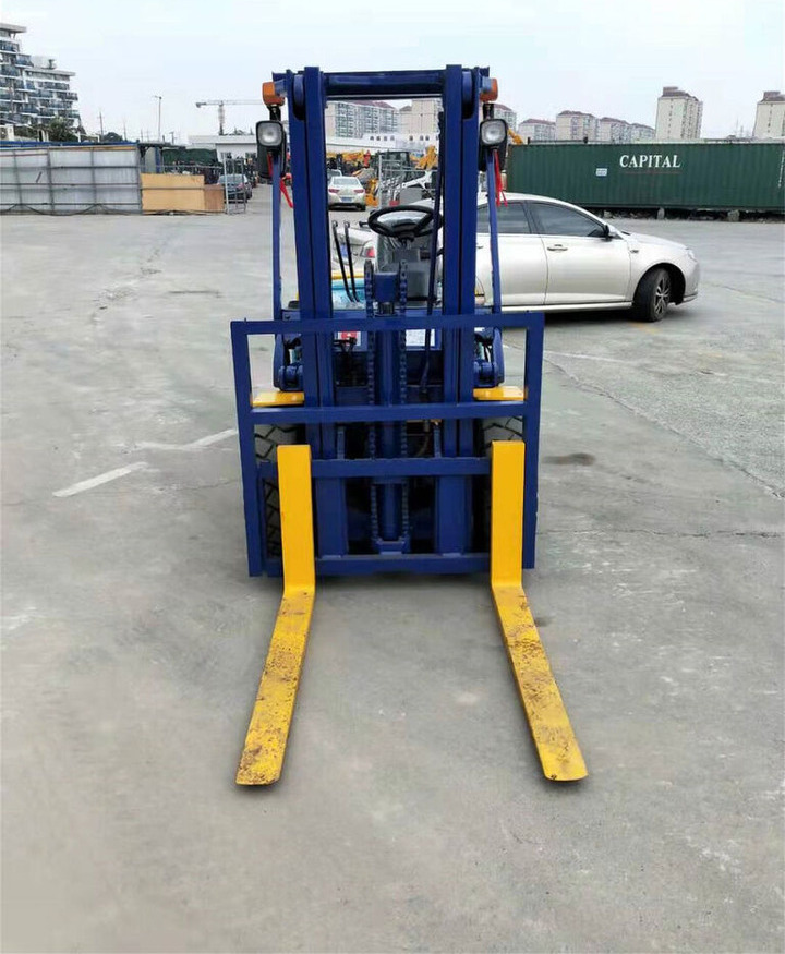 Komatsu FD30 - Dieselstapler: das Bild 2 Komatsu FD30 - Dieselstapler: das Bild 2