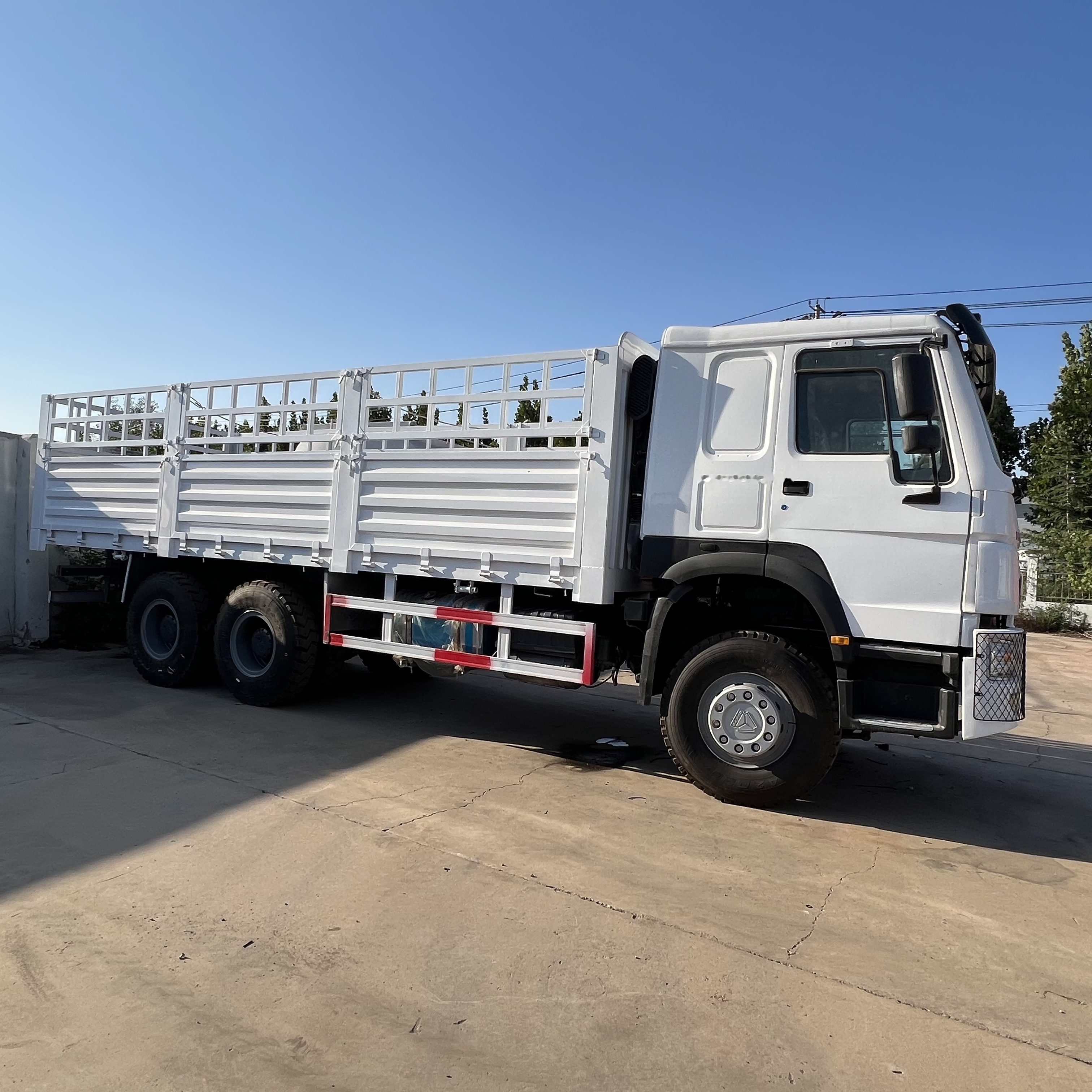Pritsche LKW Sinotruk HOWO 371 6*4 Fence Truck: das Bild 6 Pritsche LKW Sinotruk HOWO 371 6*4 Fence Truck: das Bild 6