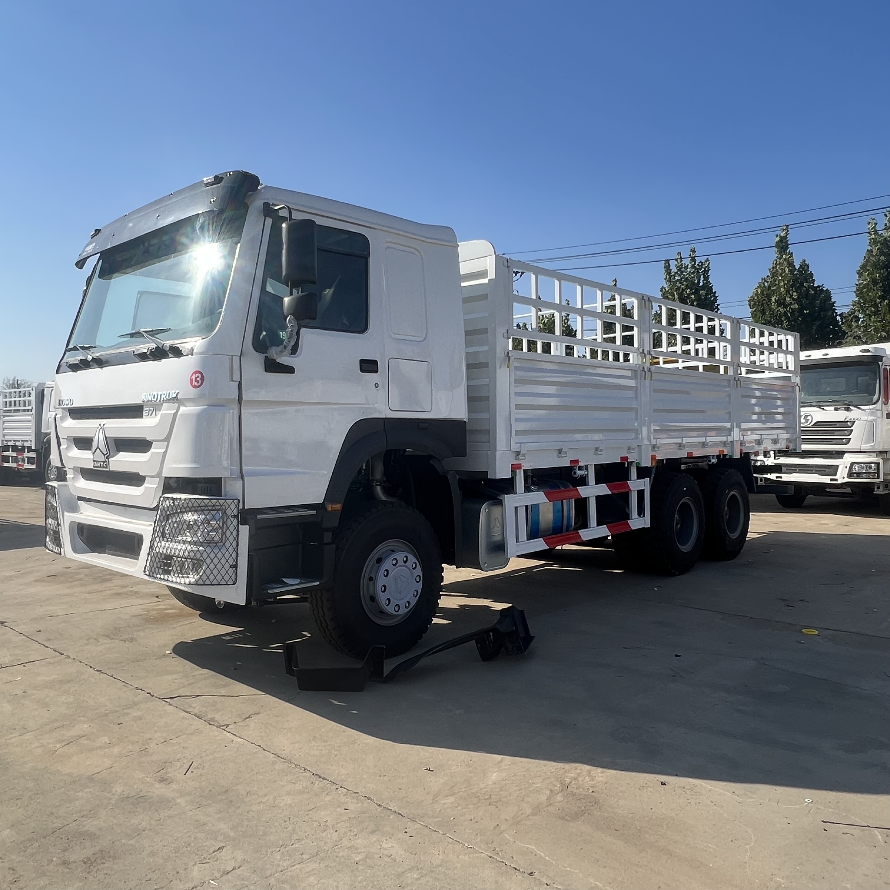 Sinotruk HOWO 371 6*4 Fence truck - Pritsche LKW: das Bild 1 Sinotruk HOWO 371 6*4 Fence truck - Pritsche LKW: das Bild 1