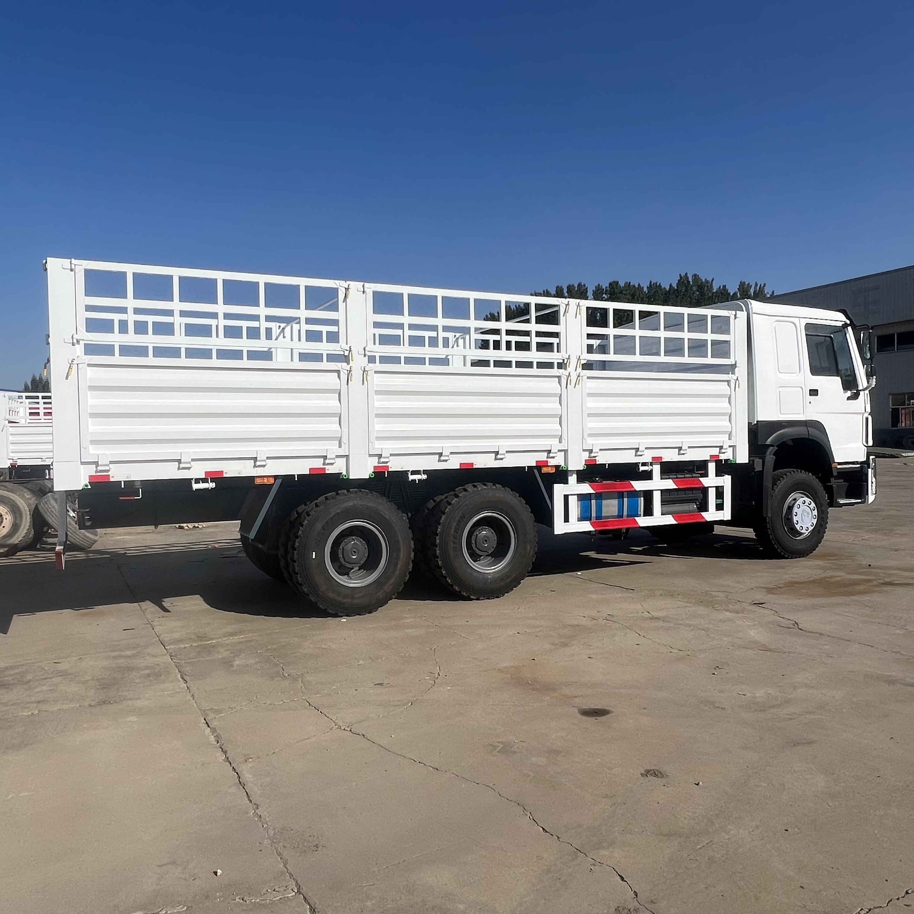 Sinotruk HOWO 371 6*4 Fence truck - Pritsche LKW: das Bild 3 Sinotruk HOWO 371 6*4 Fence truck - Pritsche LKW: das Bild 3