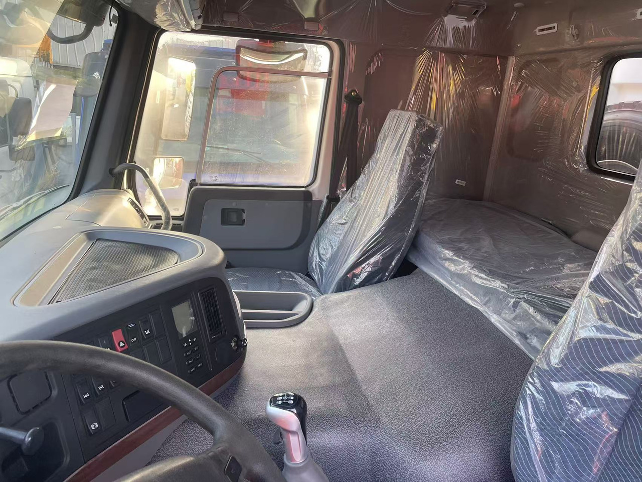 Sinotruk HOWO 371 brand new 6*4 Dump truck - Kipper: das Bild 5 Sinotruk HOWO 371 brand new 6*4 Dump truck - Kipper: das Bild 5