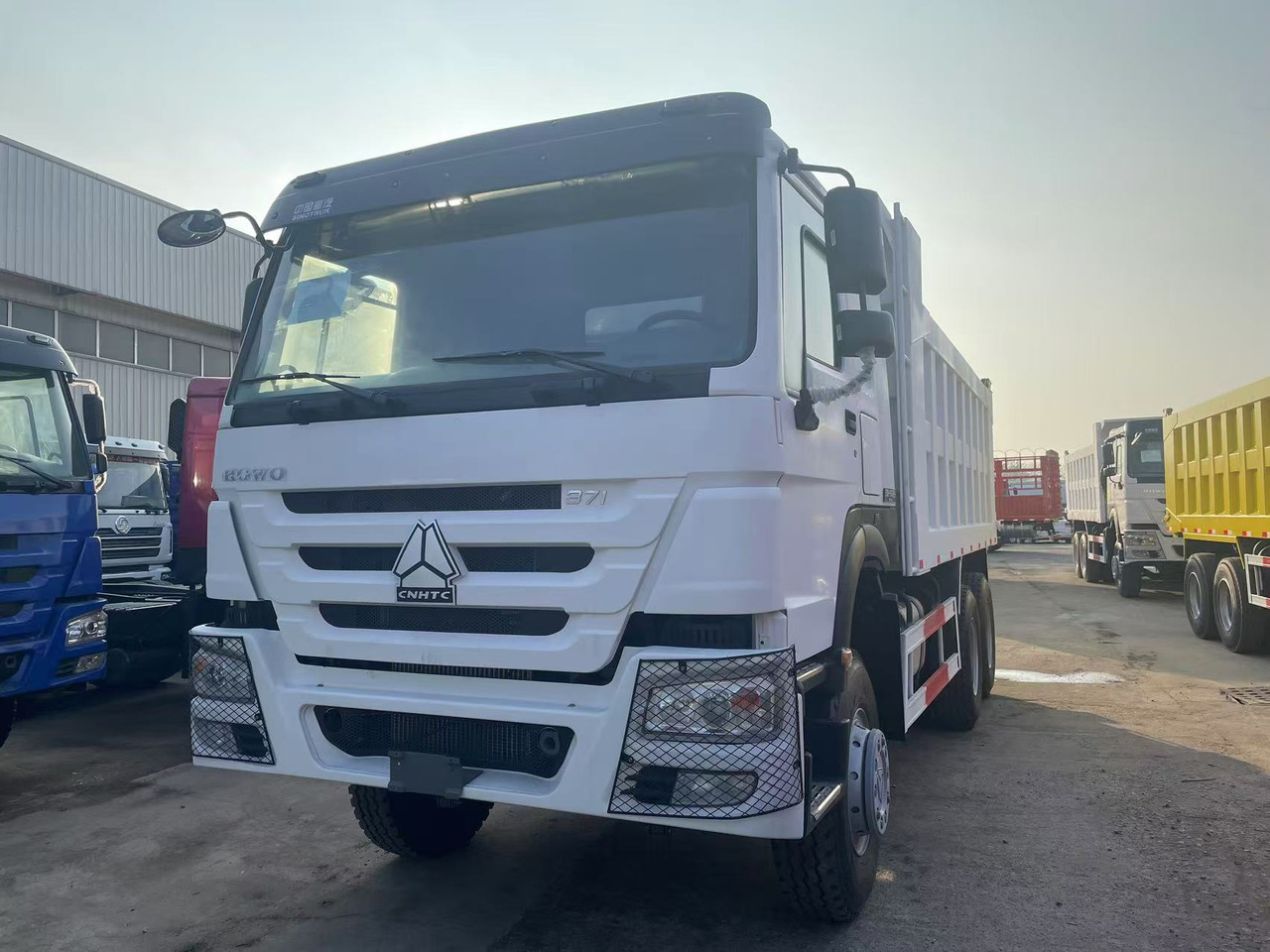 Sinotruk HOWO 371 brand new 6*4 Dump truck - Kipper: das Bild 1 Sinotruk HOWO 371 brand new 6*4 Dump truck - Kipper: das Bild 1