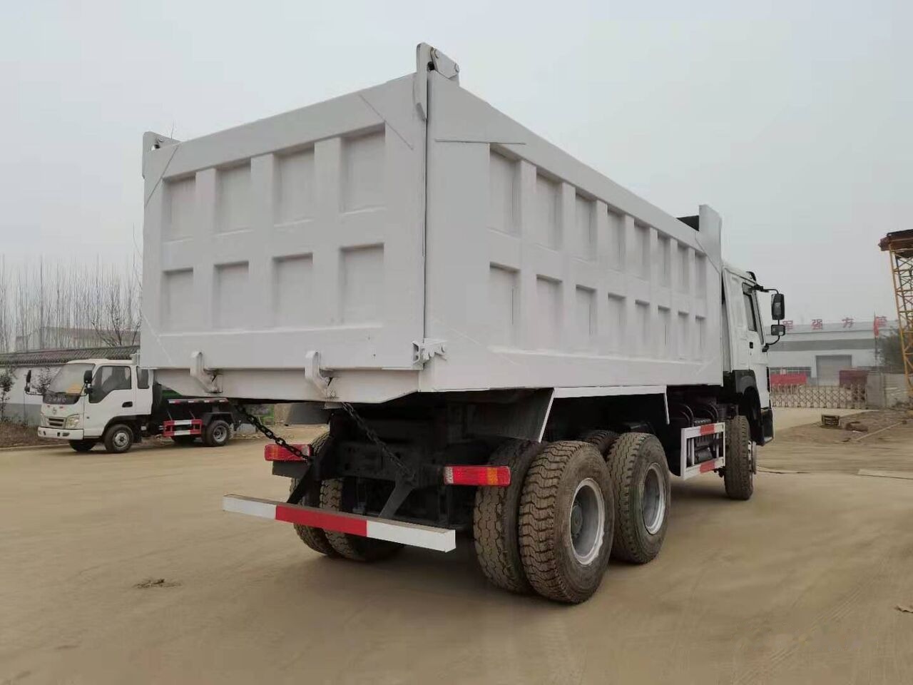Sinotruk HOWO 6*4 Dump truck - Kipper: das Bild 2 Sinotruk HOWO 6*4 Dump truck - Kipper: das Bild 2