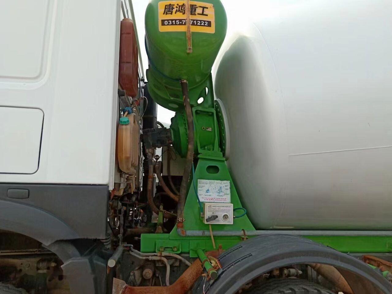 Sinotruk HOWO 8*4 Concrete mixer truck - Fahrmischer: das Bild 4 Sinotruk HOWO 8*4 Concrete mixer truck - Fahrmischer: das Bild 4