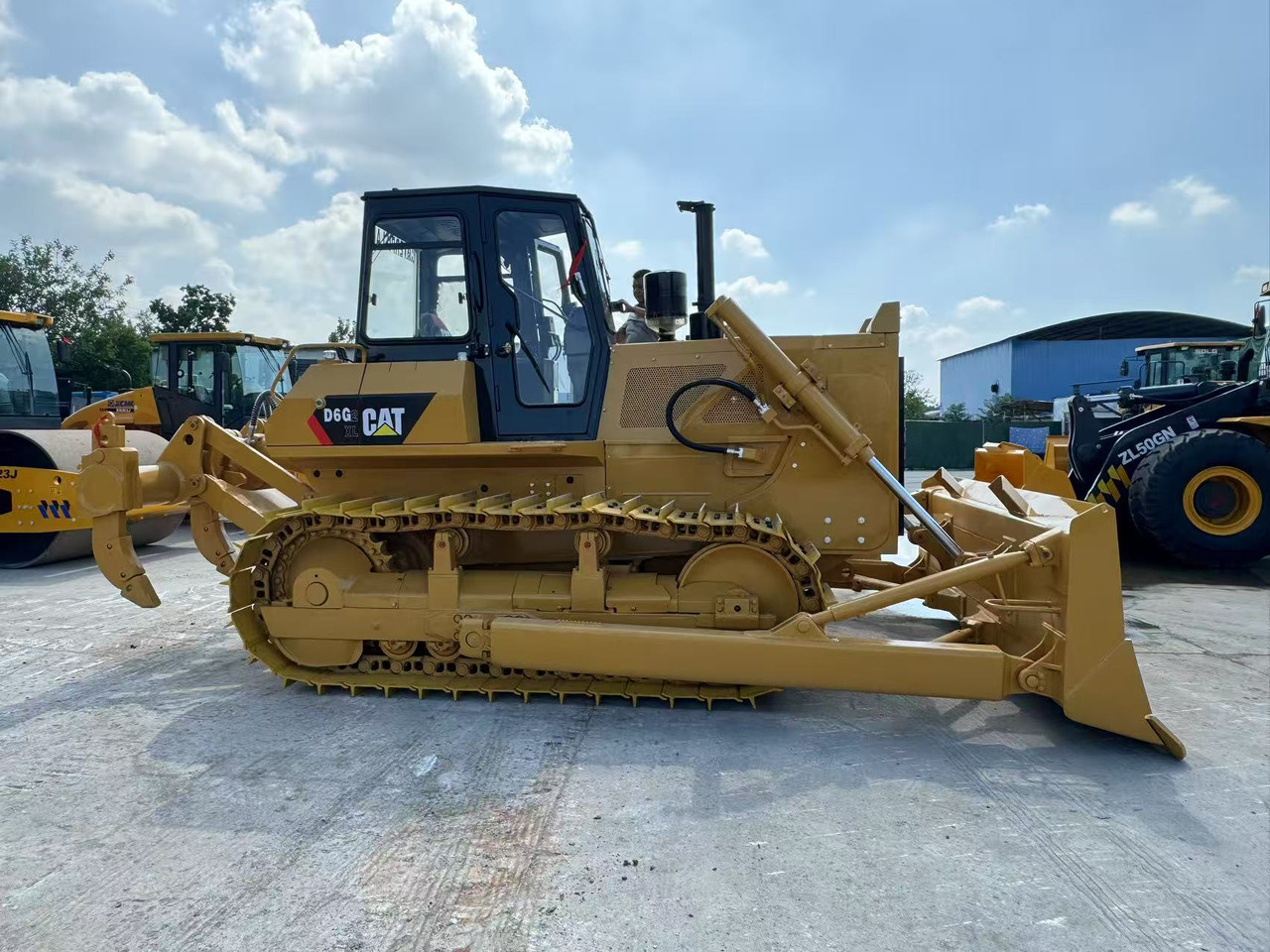 CAT D6G - Bulldozer: das Bild 3 CAT D6G - Bulldozer: das Bild 3