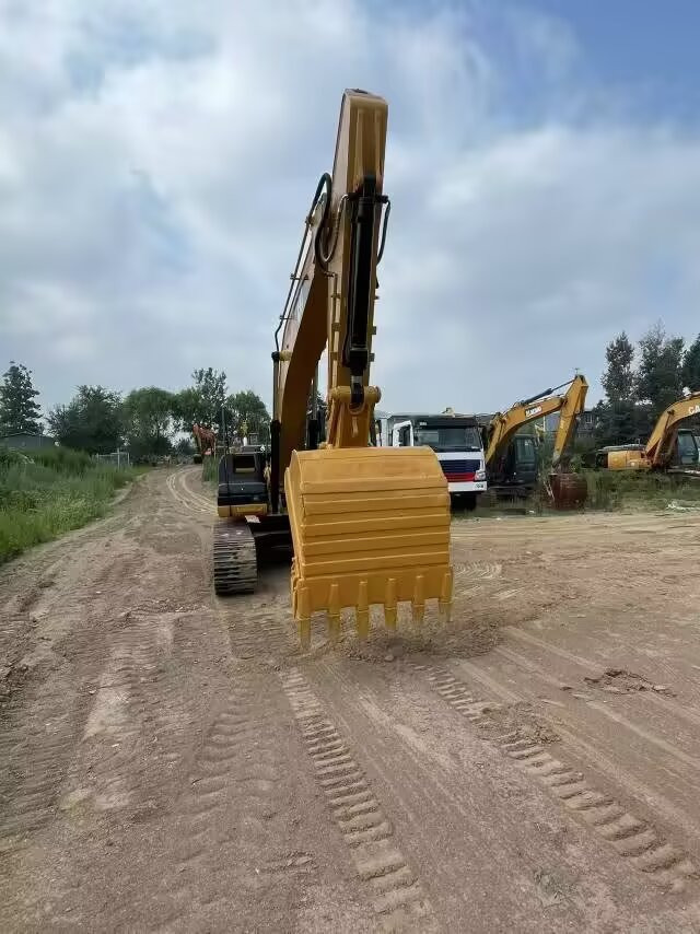 CATERPILLAR 320D2 CAT 320D2L - Kettenbagger: das Bild 5 CATERPILLAR 320D2 CAT 320D2L - Kettenbagger: das Bild 5
