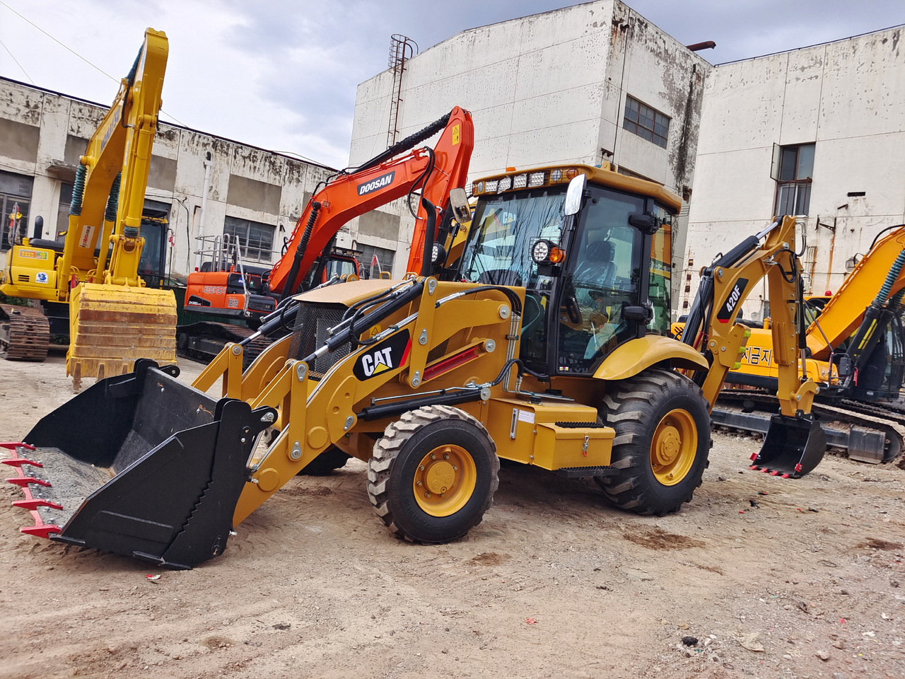 Baggerlader, Zustand - NEU CATERPILLAR 420F CAT 420 F JCB 3CX: das Bild 10