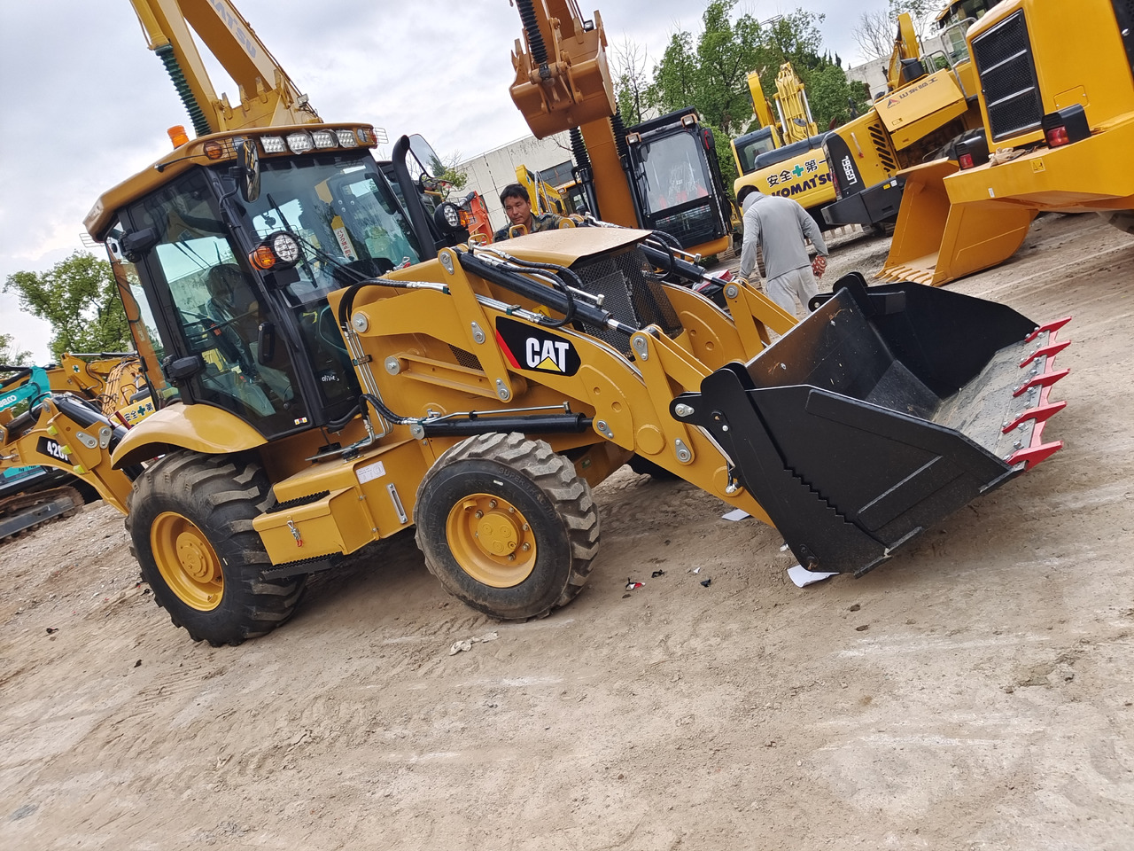 CATERPILLAR 420F CAT - Baggerlader: das Bild 1 CATERPILLAR 420F CAT - Baggerlader: das Bild 1