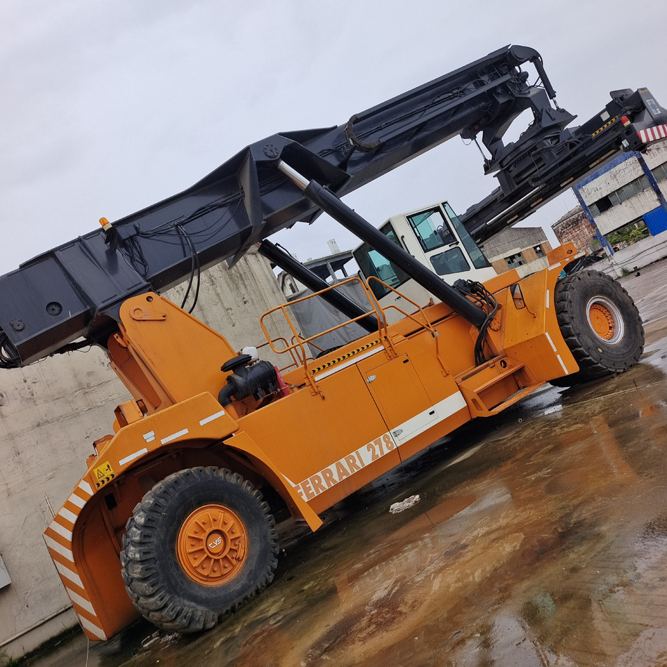 CVS FERRARI 278 Ferrari F 278.6 - Reach stacker: das Bild 1 CVS FERRARI 278 Ferrari F 278.6 - Reach stacker: das Bild 1