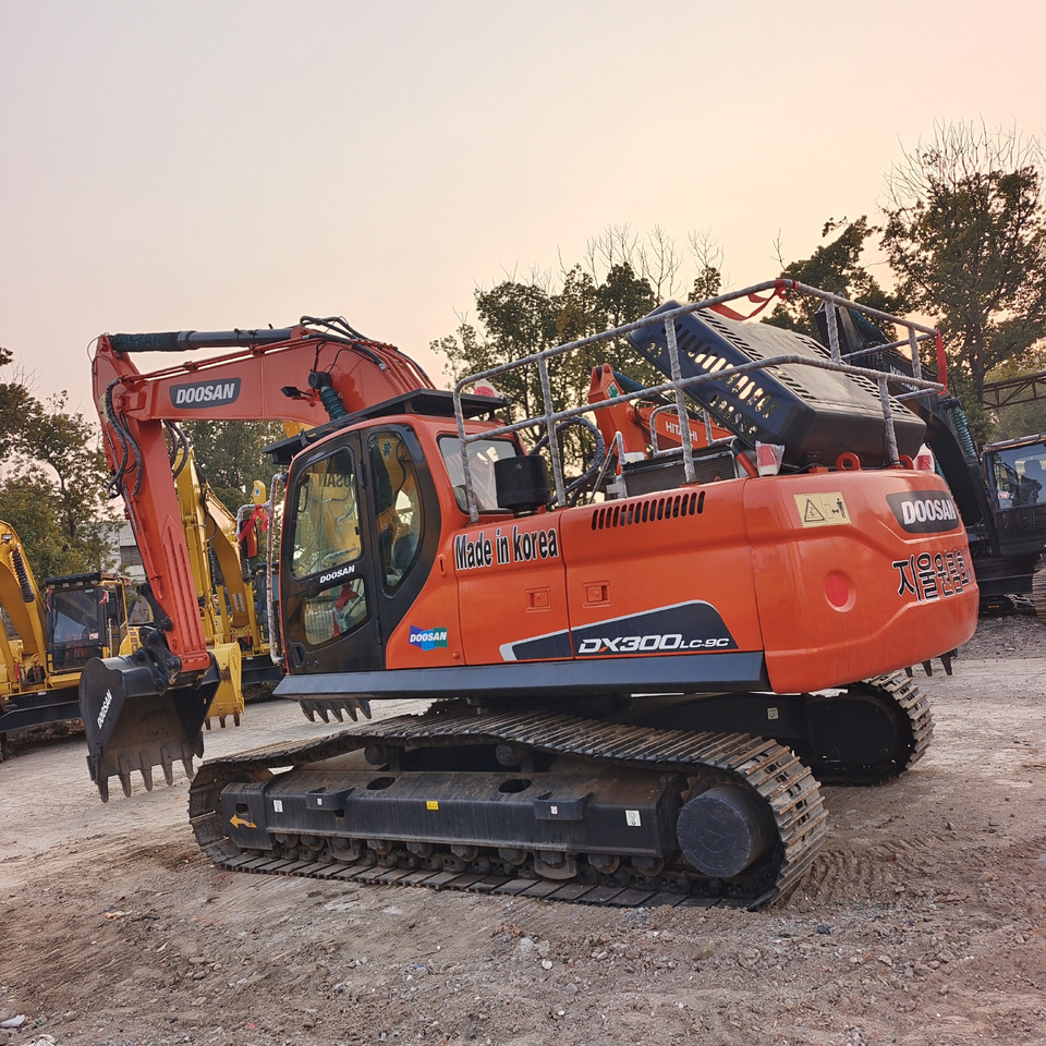 DOOSAN DX300 DX300LC - 9C DX300 LCA - Kettenbagger: das Bild 1 DOOSAN DX300 DX300LC - 9C DX300 LCA - Kettenbagger: das Bild 1