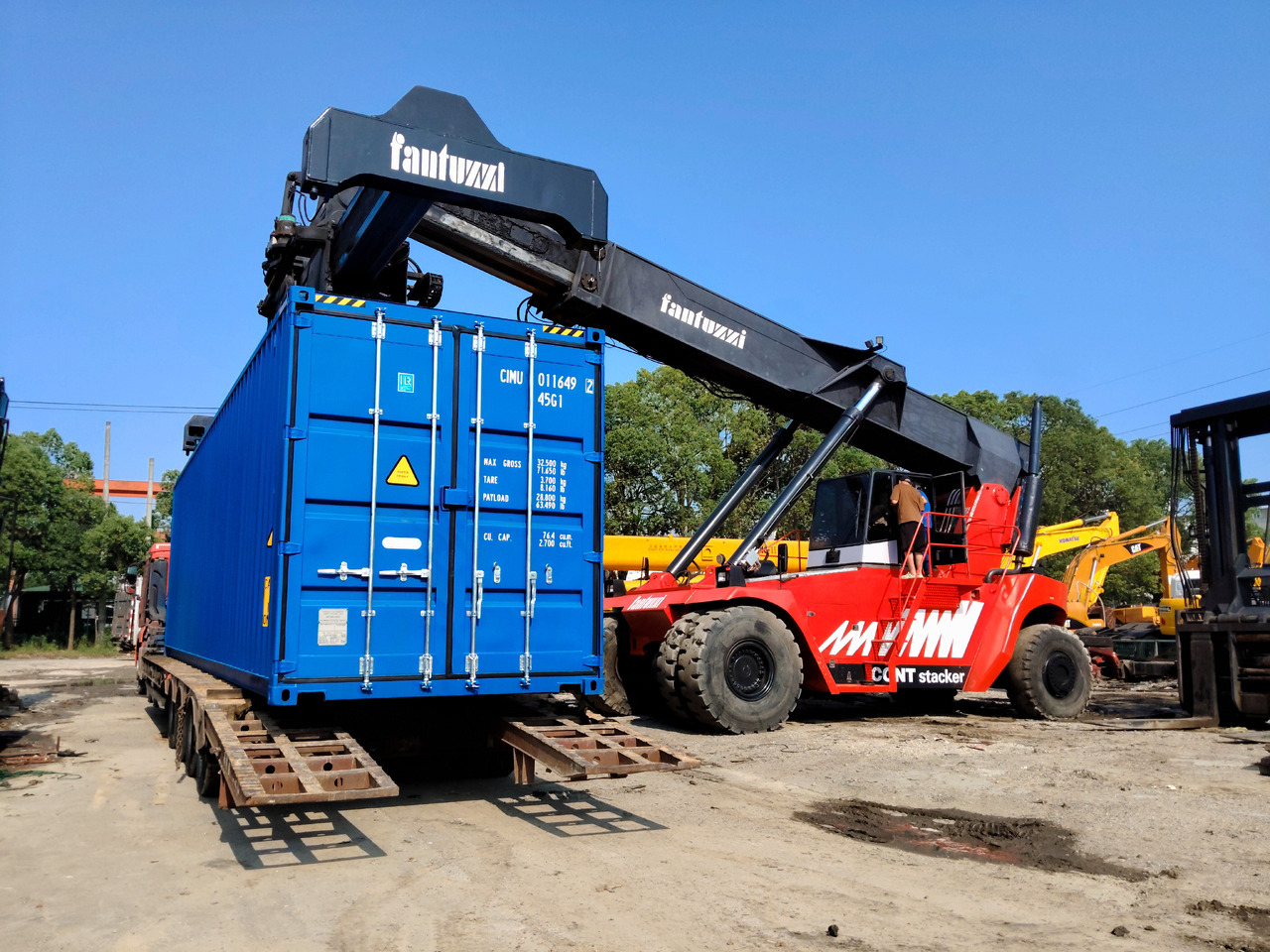 FANTUZZI CS45KM 45TON - Reach stacker: das Bild 3 FANTUZZI CS45KM 45TON - Reach stacker: das Bild 3