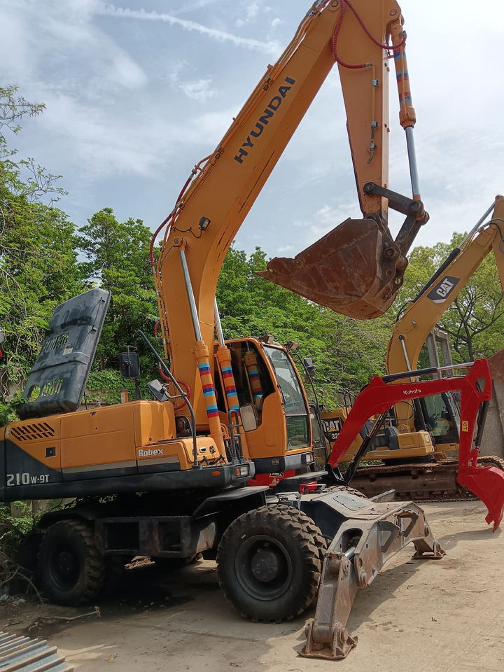 Mobilbagger HYUNDAI 210W-9 T: das Bild 6