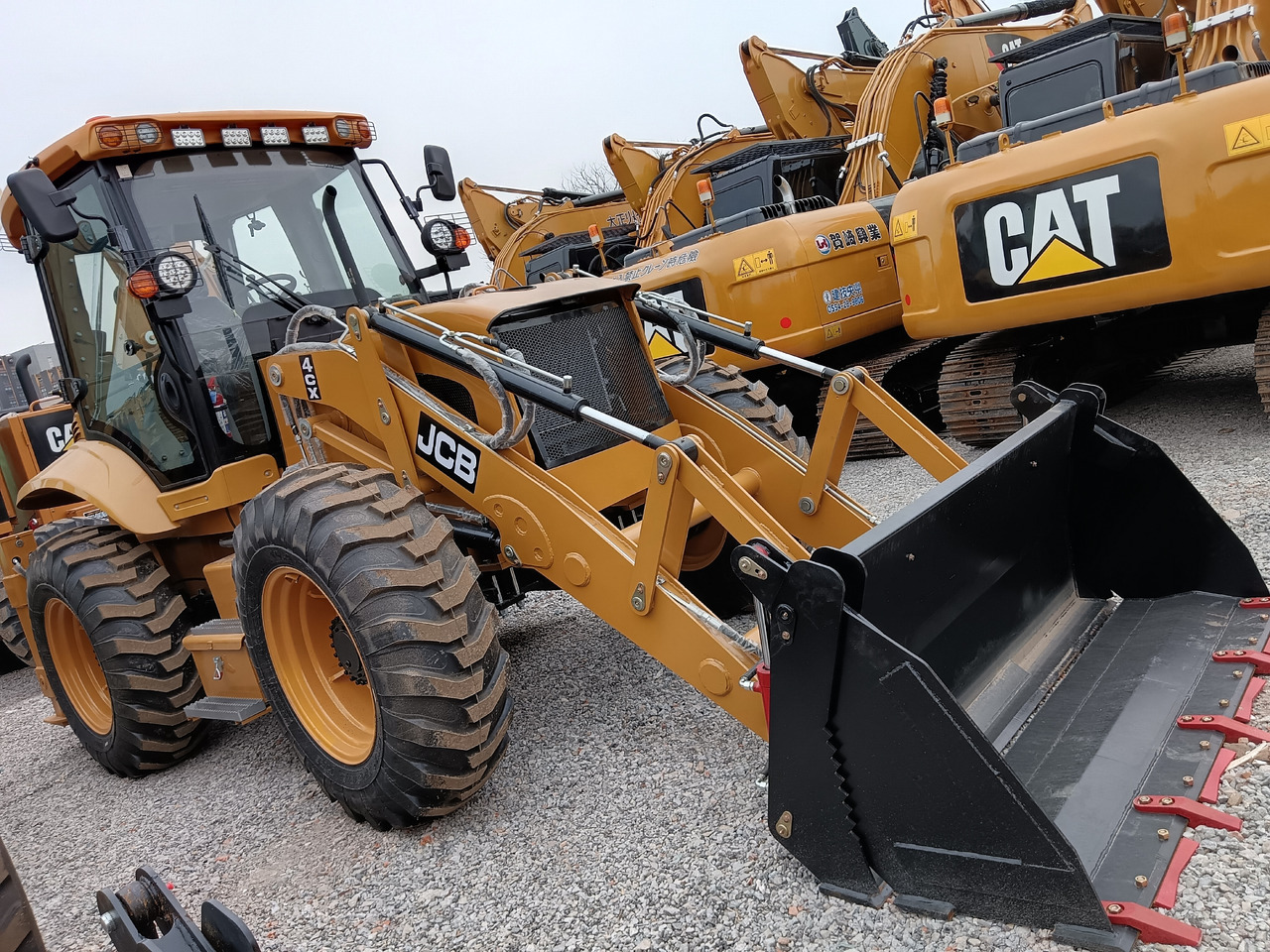 JCB 4CX 4*4 DRIVE BRAND NEW - Baggerlader: das Bild 1 JCB 4CX 4*4 DRIVE BRAND NEW - Baggerlader: das Bild 1