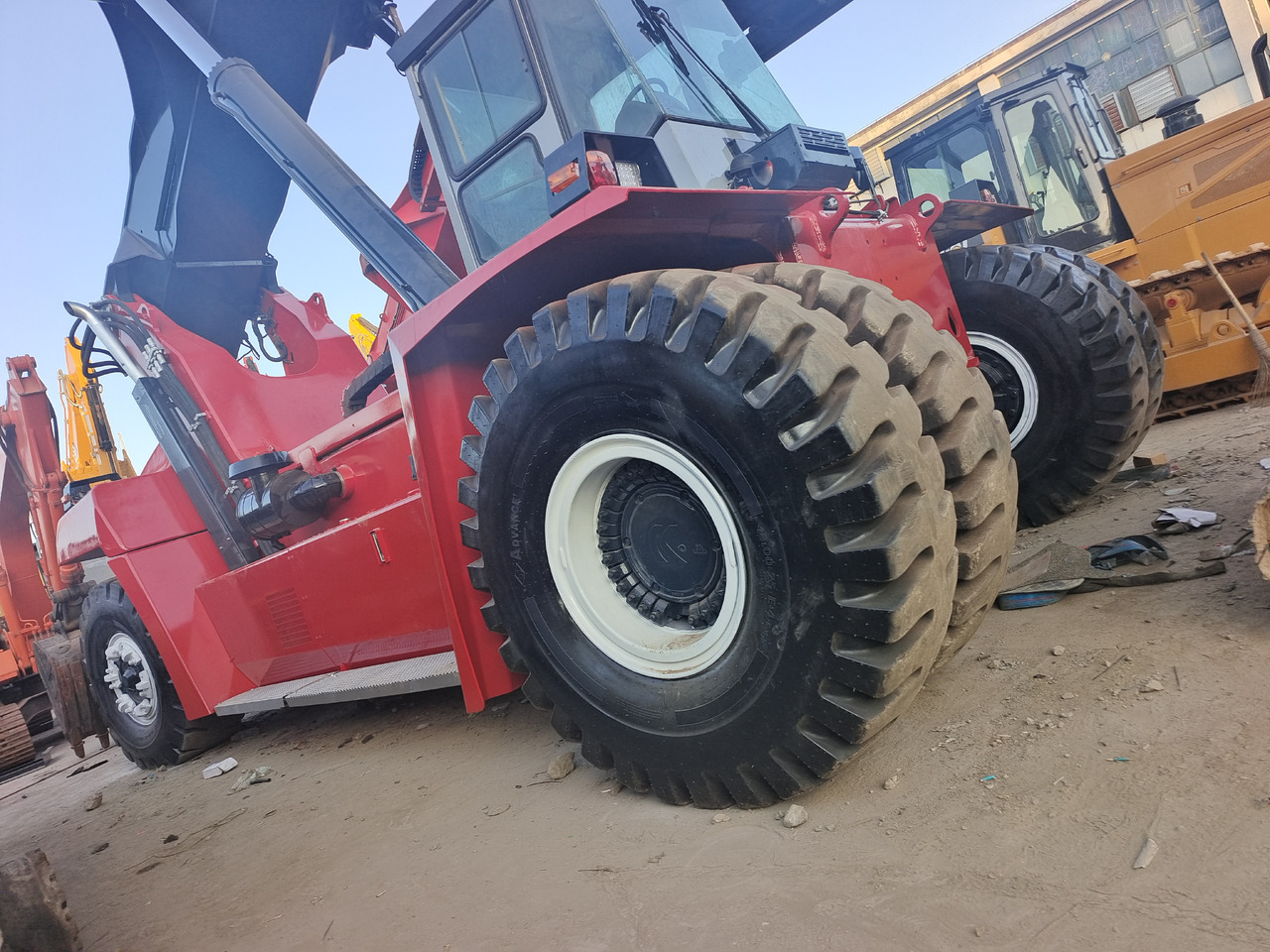 KALMAR DRF 450 - Reach stacker: das Bild 3 KALMAR DRF 450 - Reach stacker: das Bild 3