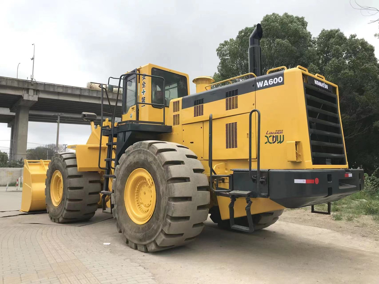 KOMATSU WA600-6 - Radlader: das Bild 2 KOMATSU WA600-6 - Radlader: das Bild 2