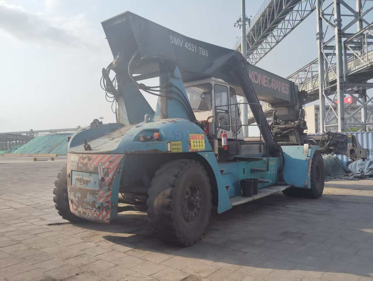 KONECRANES SMV 4531 TB5 45 TON REACH STACKER - Reach stacker: das Bild 2 KONECRANES SMV 4531 TB5 45 TON REACH STACKER - Reach stacker: das Bild 2