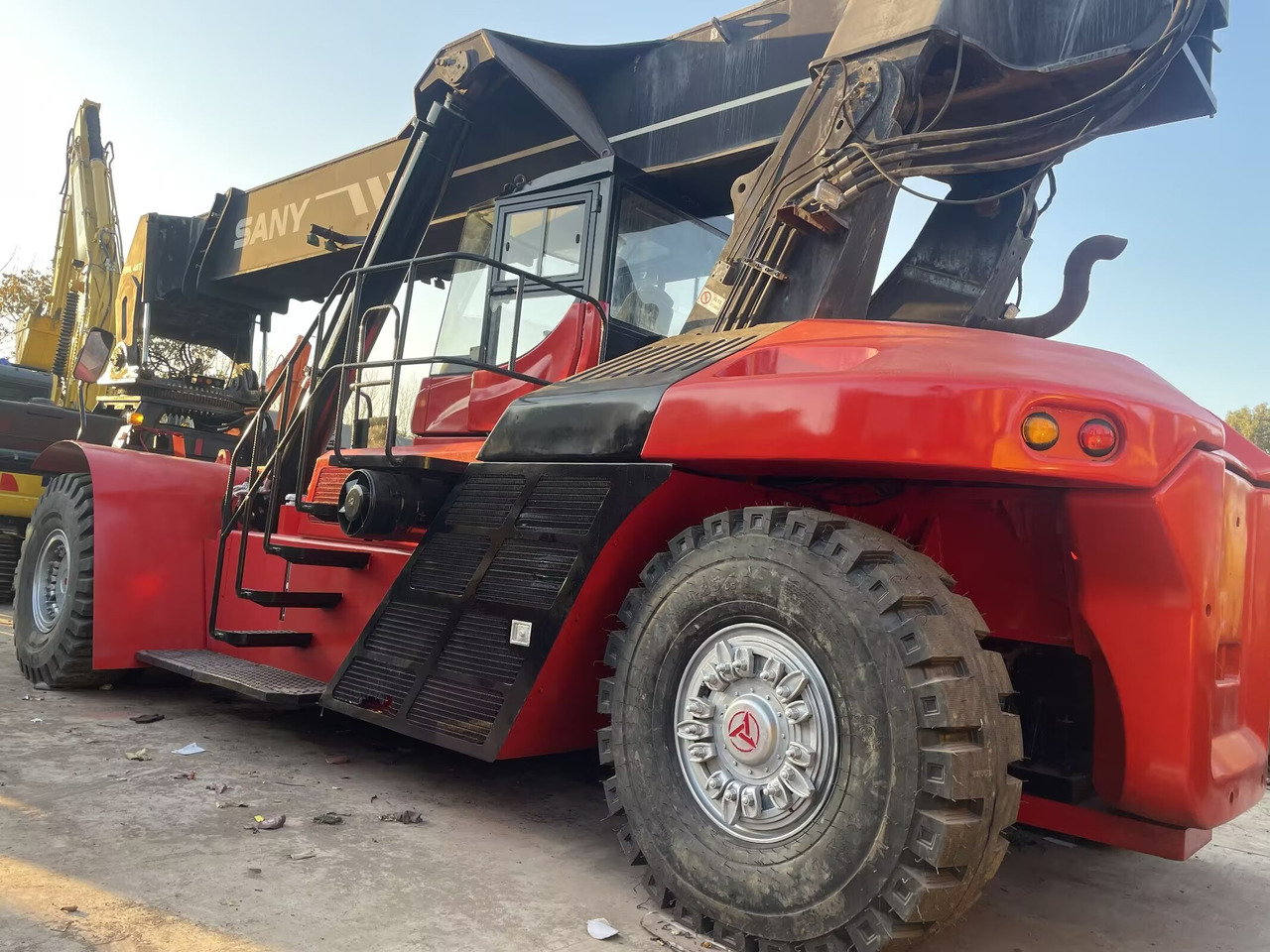 SANY SRSC 45 C30 - Reach stacker: das Bild 1 SANY SRSC 45 C30 - Reach stacker: das Bild 1