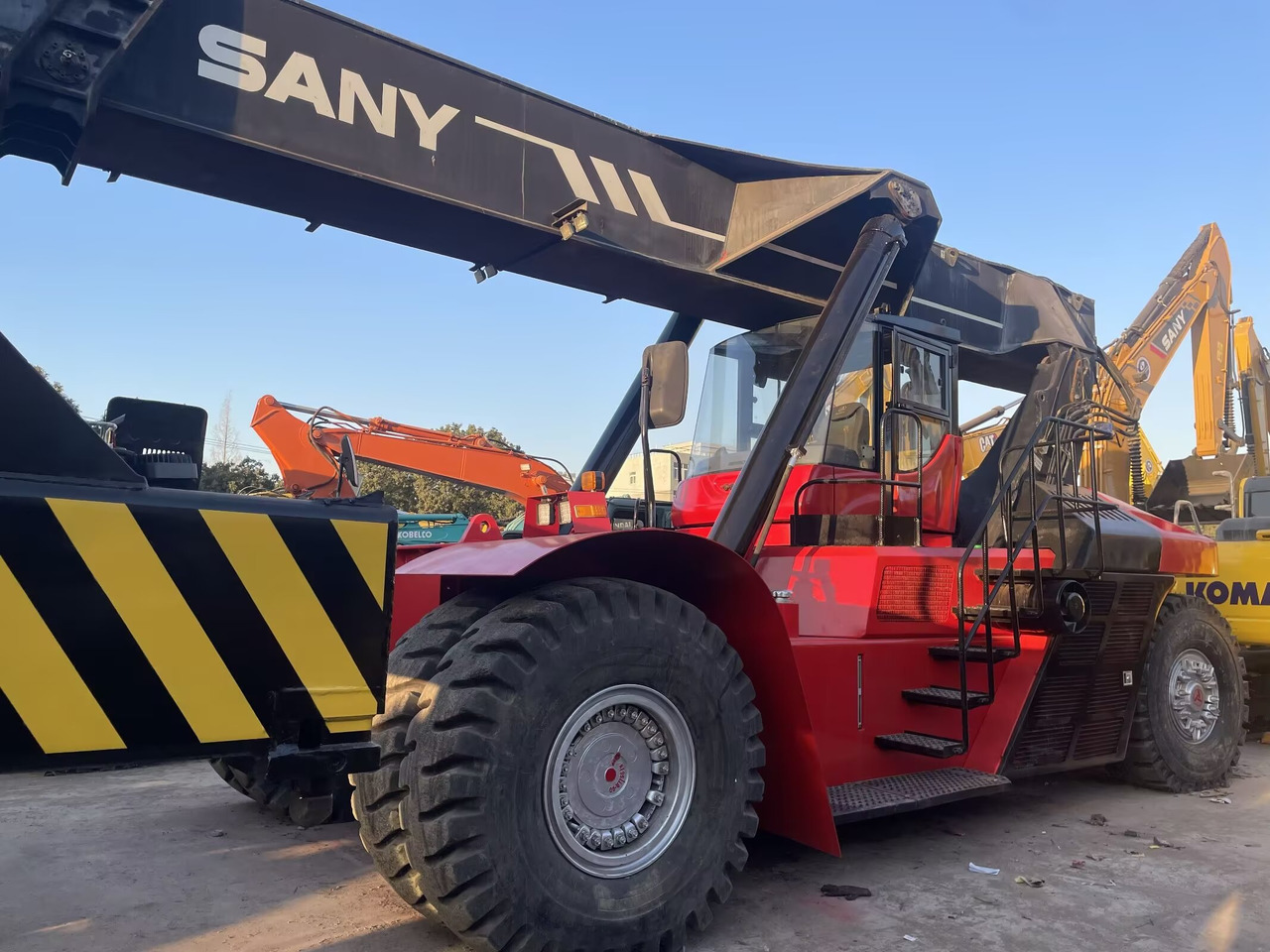 SANY SRSC45C30 45 TON CAPACITY - Reach stacker: das Bild 2 SANY SRSC45C30 45 TON CAPACITY - Reach stacker: das Bild 2