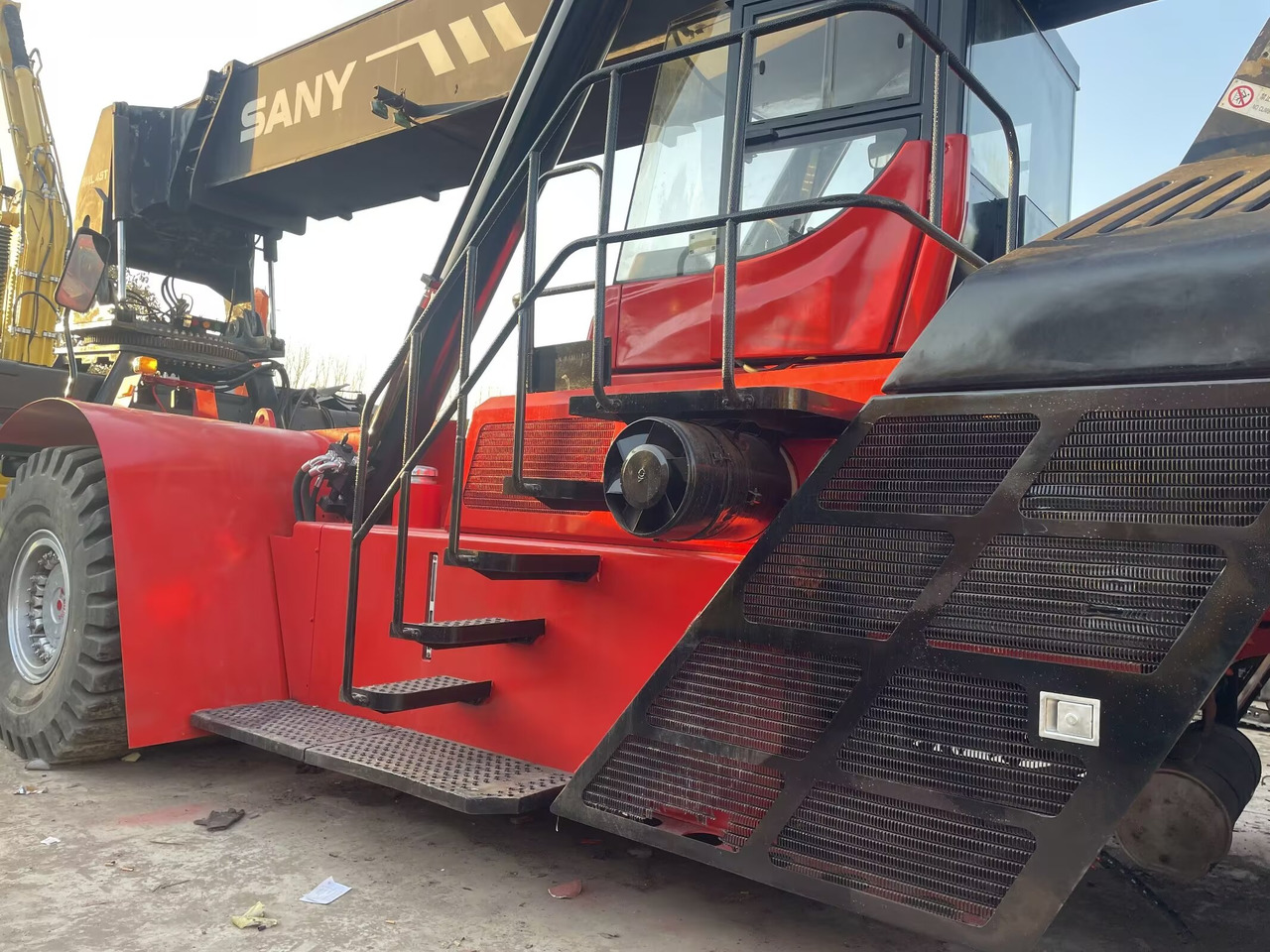 SANY SRSC45C30 - Reach stacker: das Bild 1 SANY SRSC45C30 - Reach stacker: das Bild 1