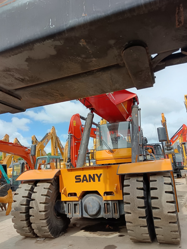 SANY SRSC45C30 - Reach stacker: das Bild 2 SANY SRSC45C30 - Reach stacker: das Bild 2