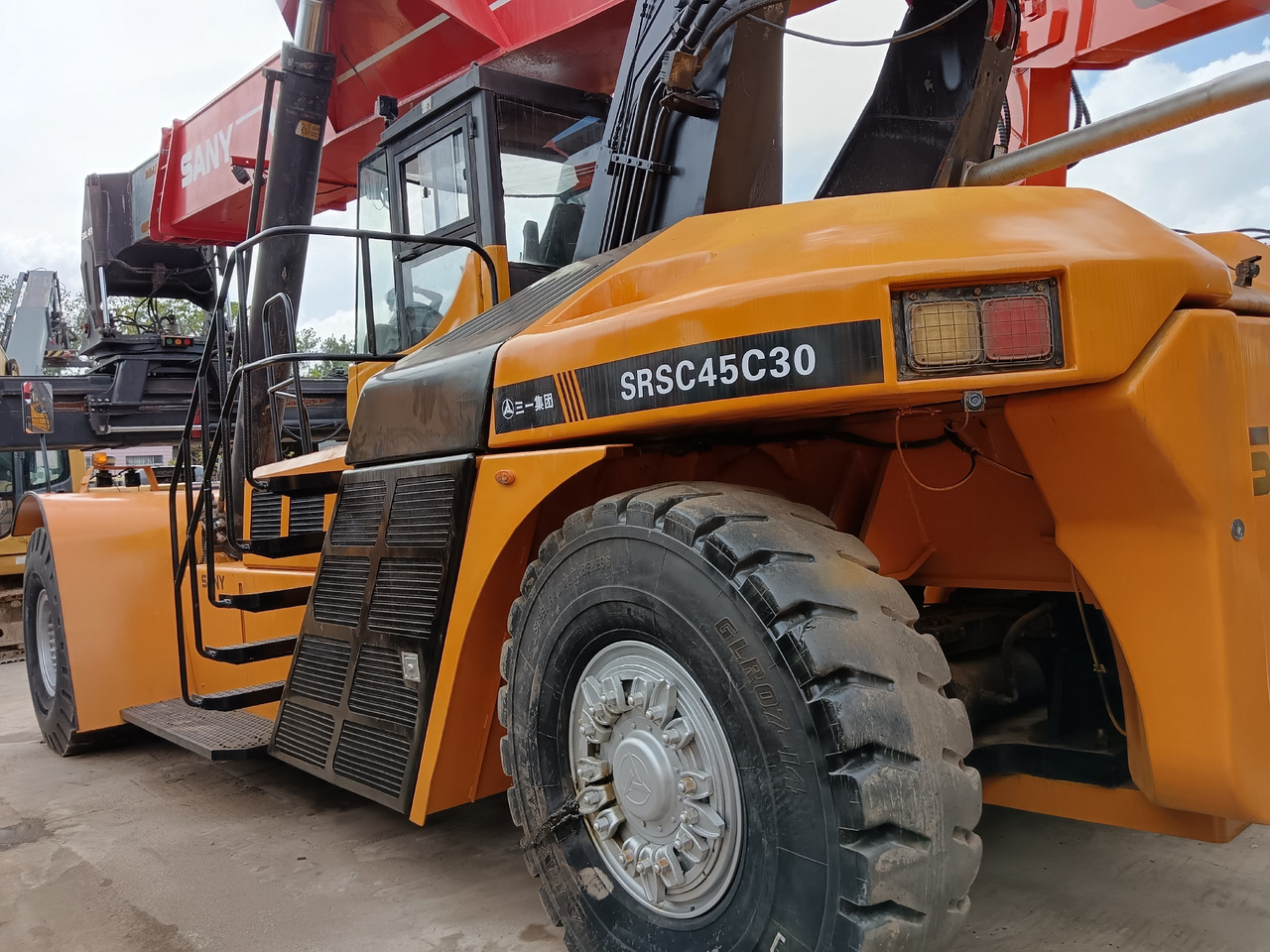 SANY SRSC45C30 - Reach stacker: das Bild 1 SANY SRSC45C30 - Reach stacker: das Bild 1